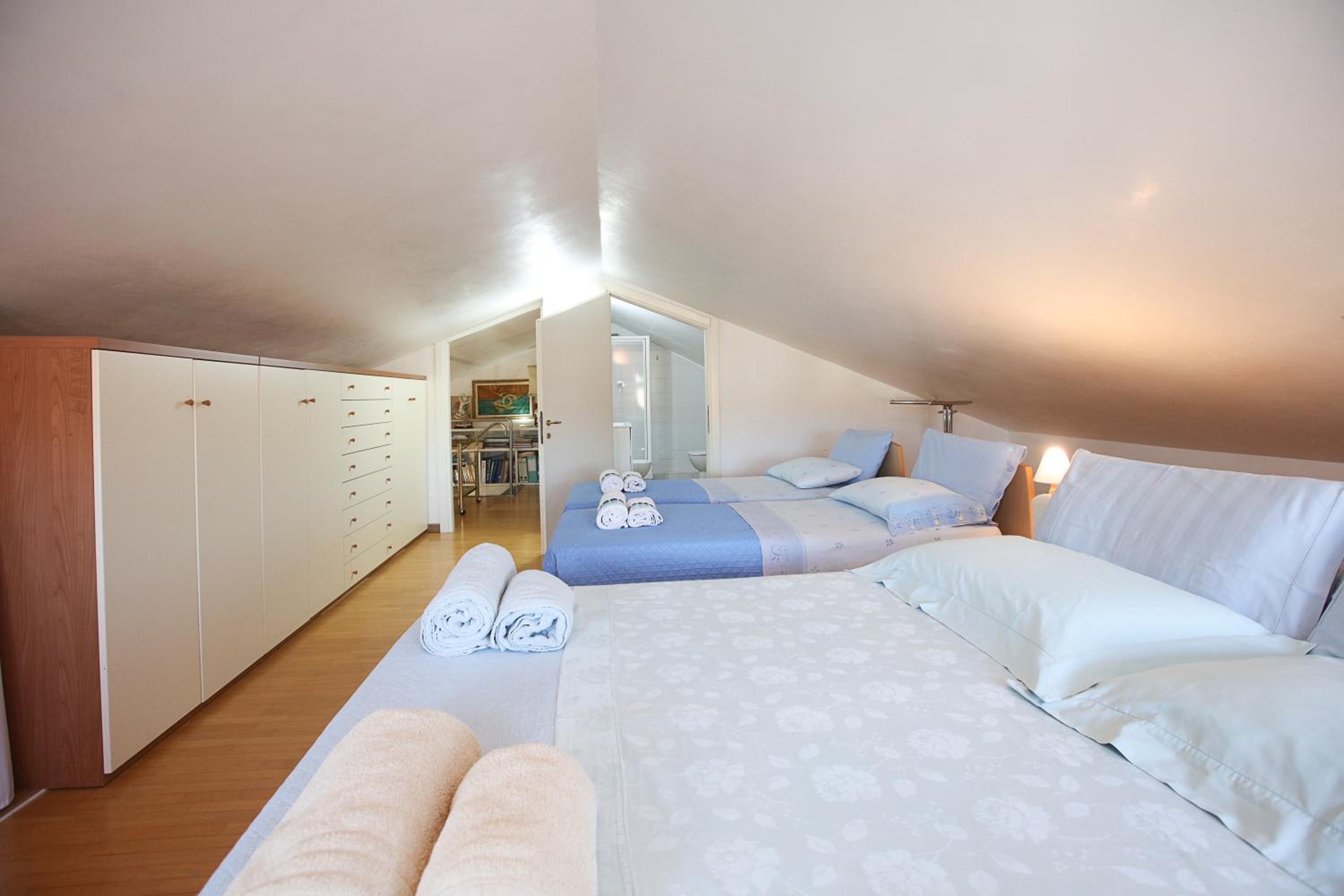 Quadruple Room - Photo 10