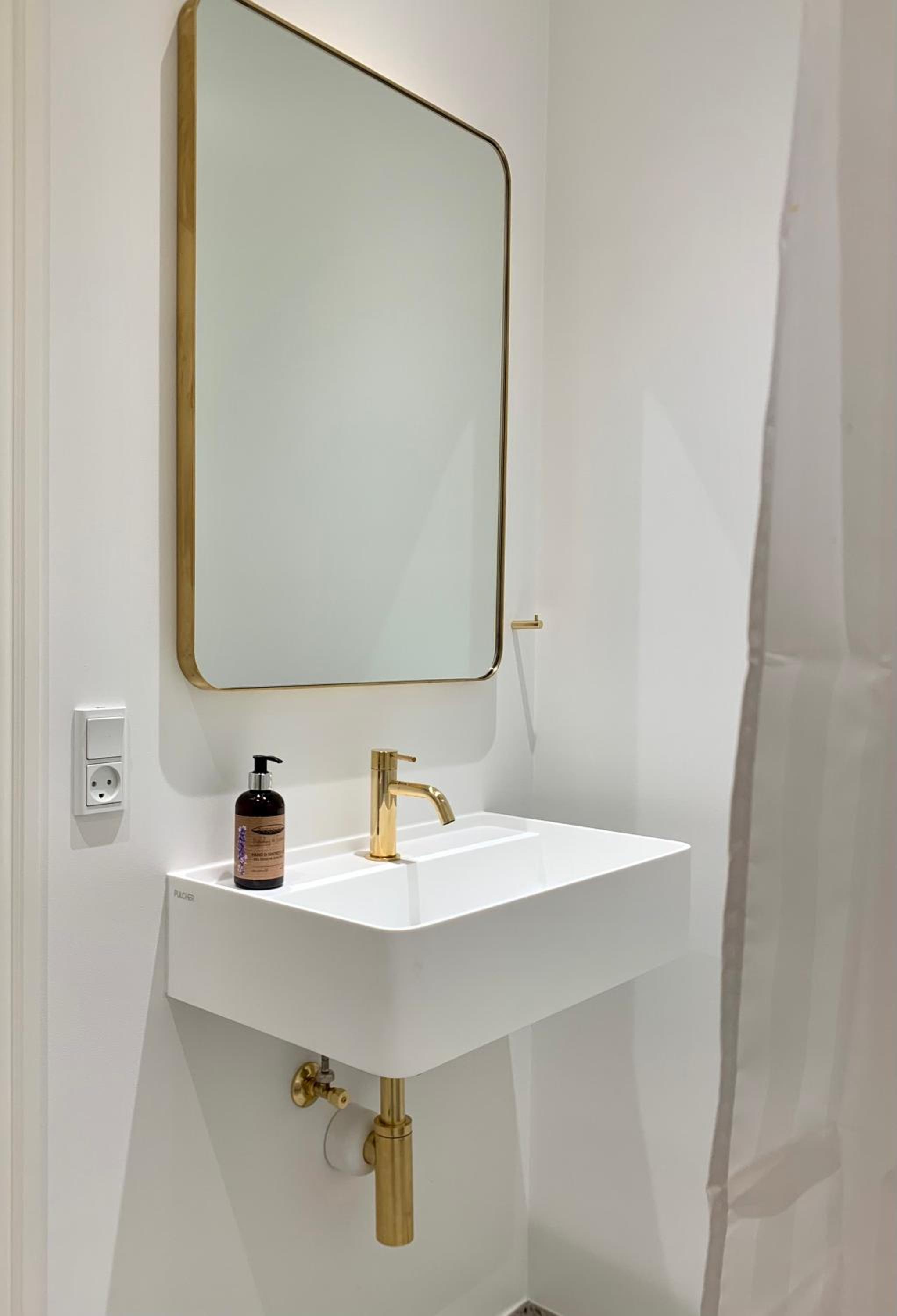 Double Room with Private External Bathroom photo 2