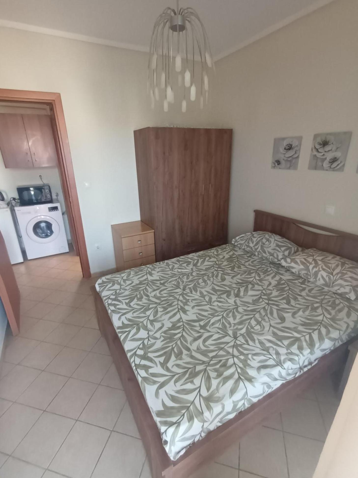 One-Bedroom Apartment - Photo 11