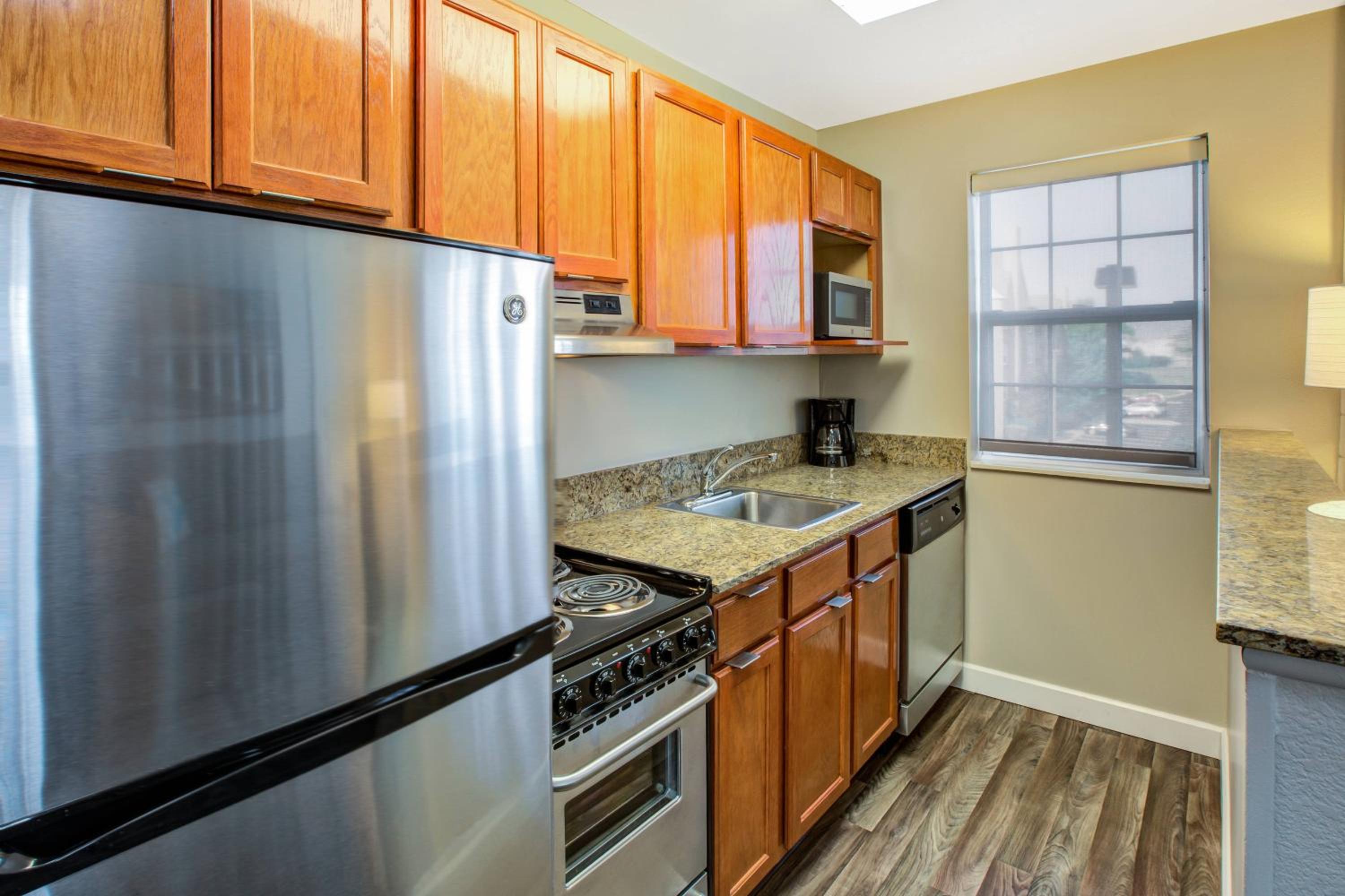 Two-Bedroom Suite - Photo 4