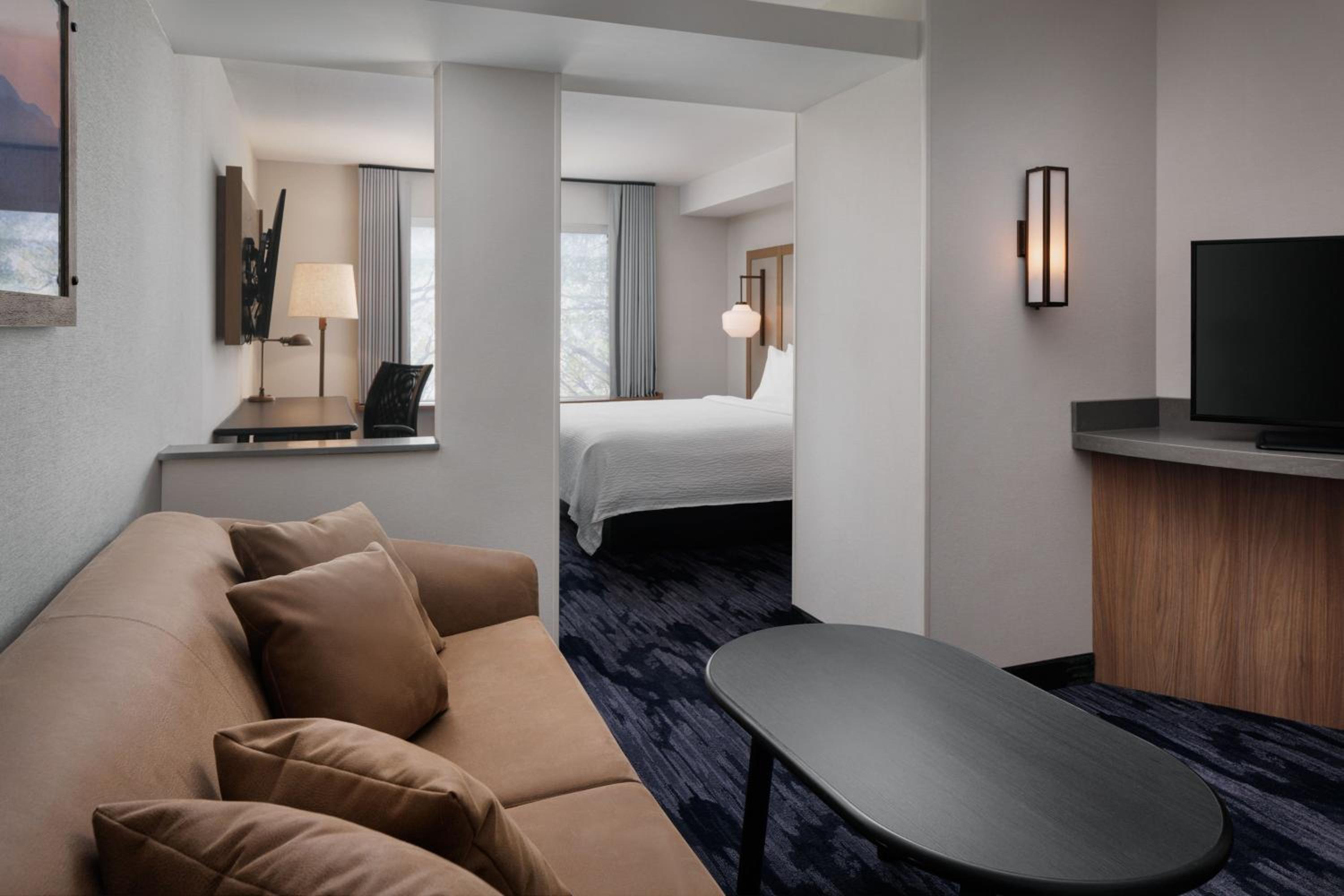 Large King Studio with Sofa Bed - Photo 3