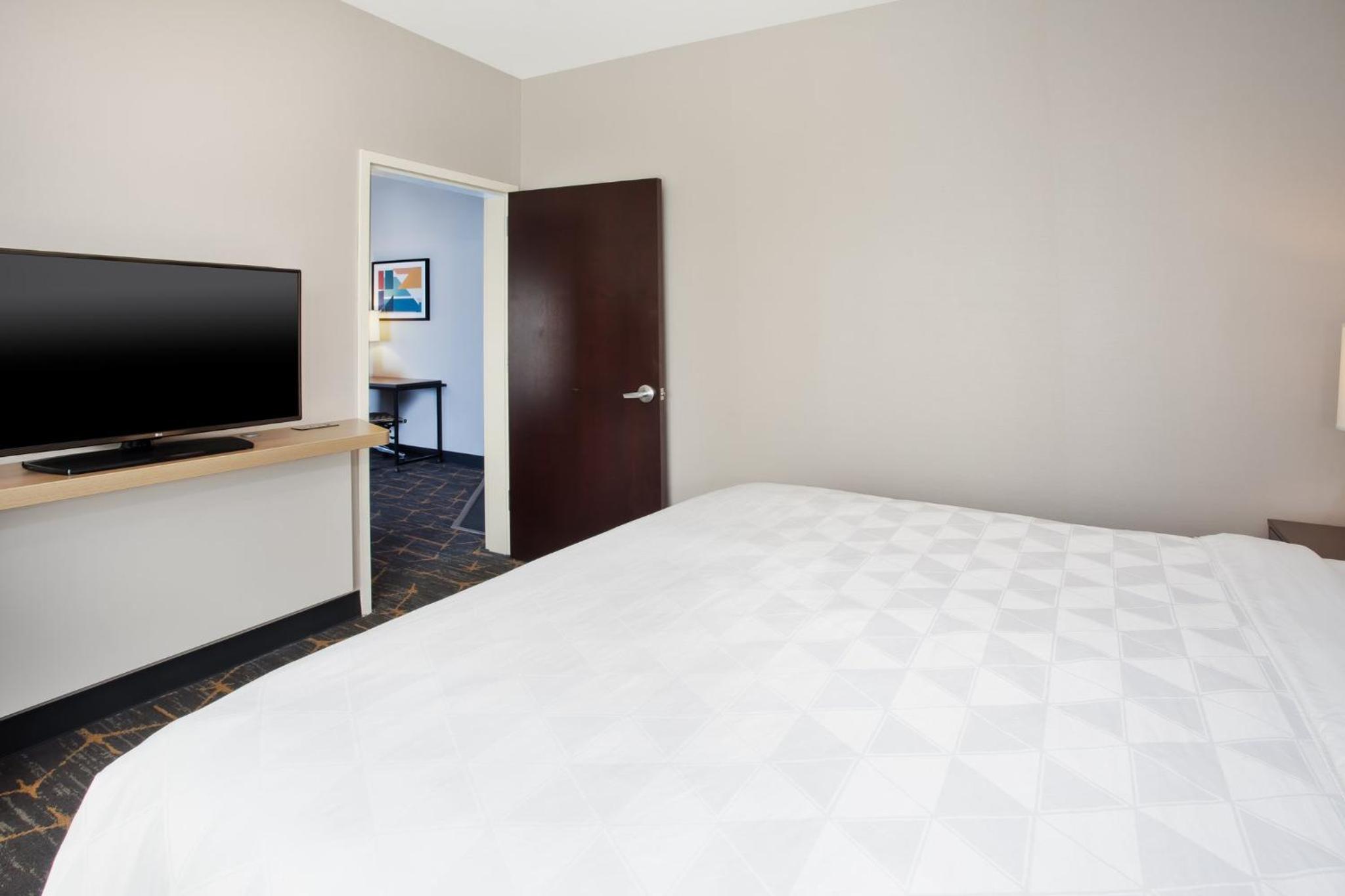 King Suite - Photo 2