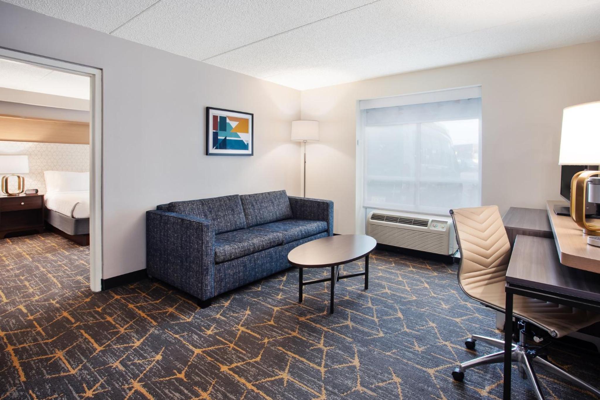 Suite with Two Queen Beds - Photo 8