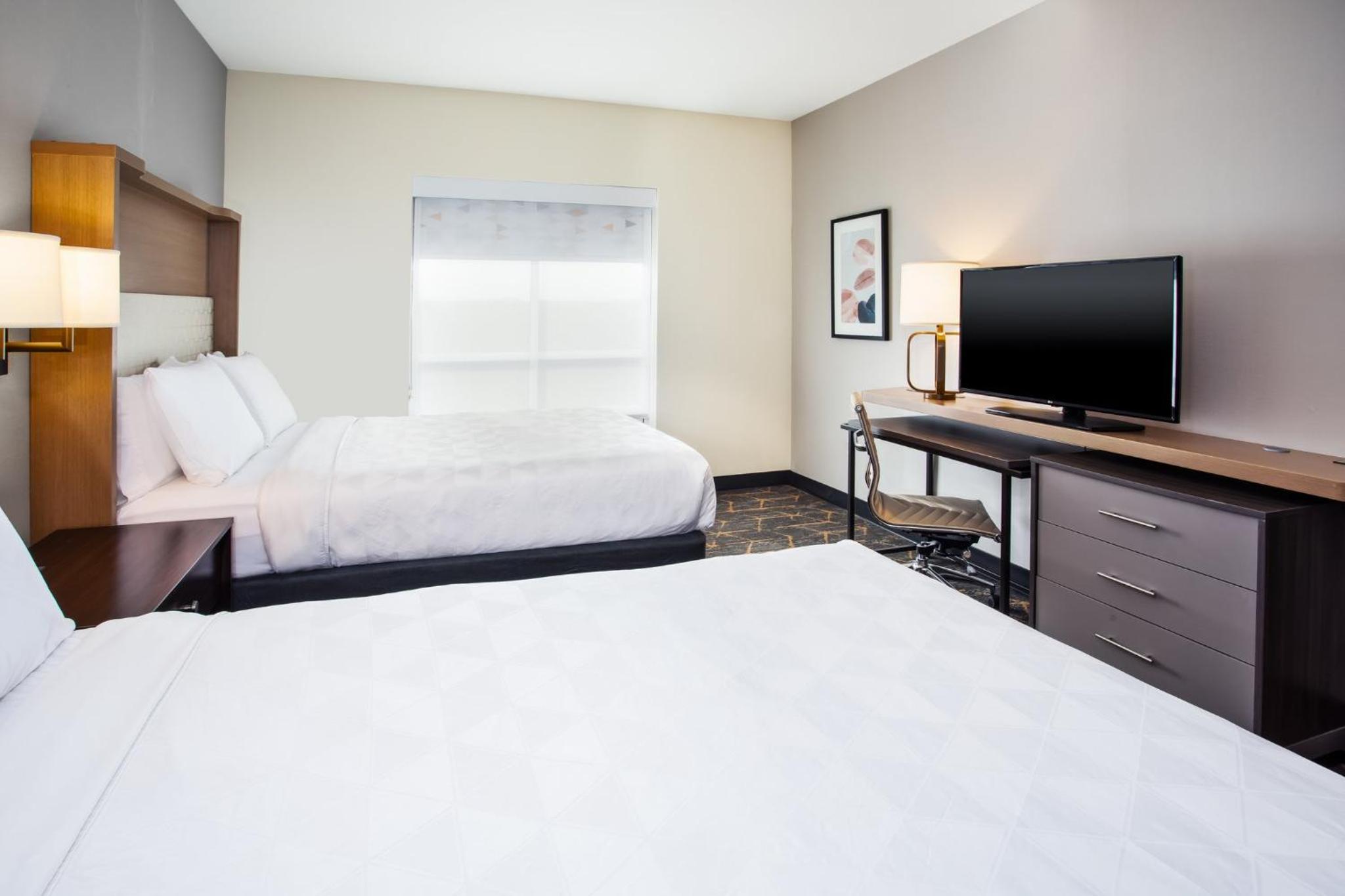 Suite with Two Queen Beds - Photo 5