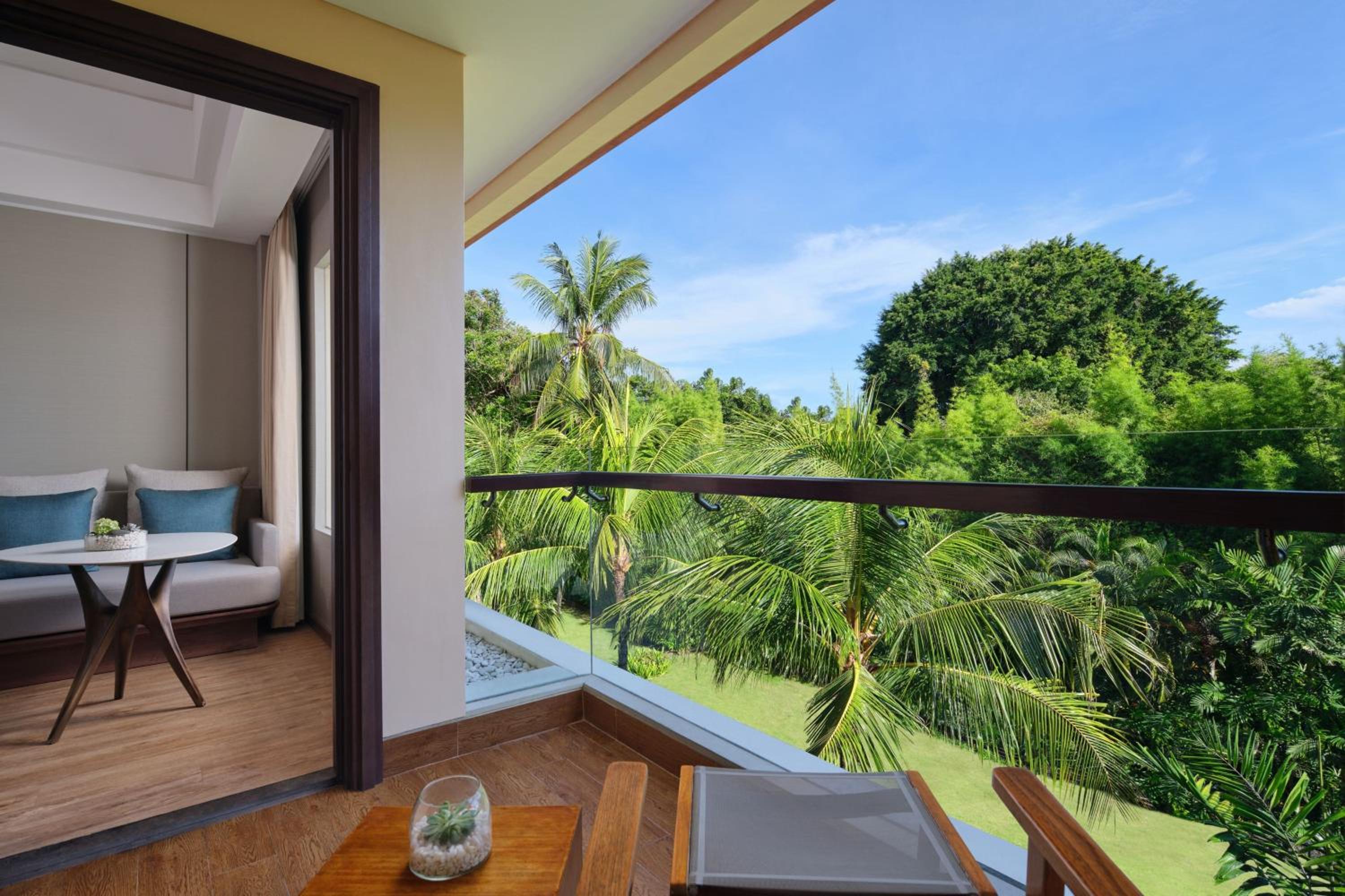 Premium King Room with Free Daily Resort Activities and Kids Amenities photo 2