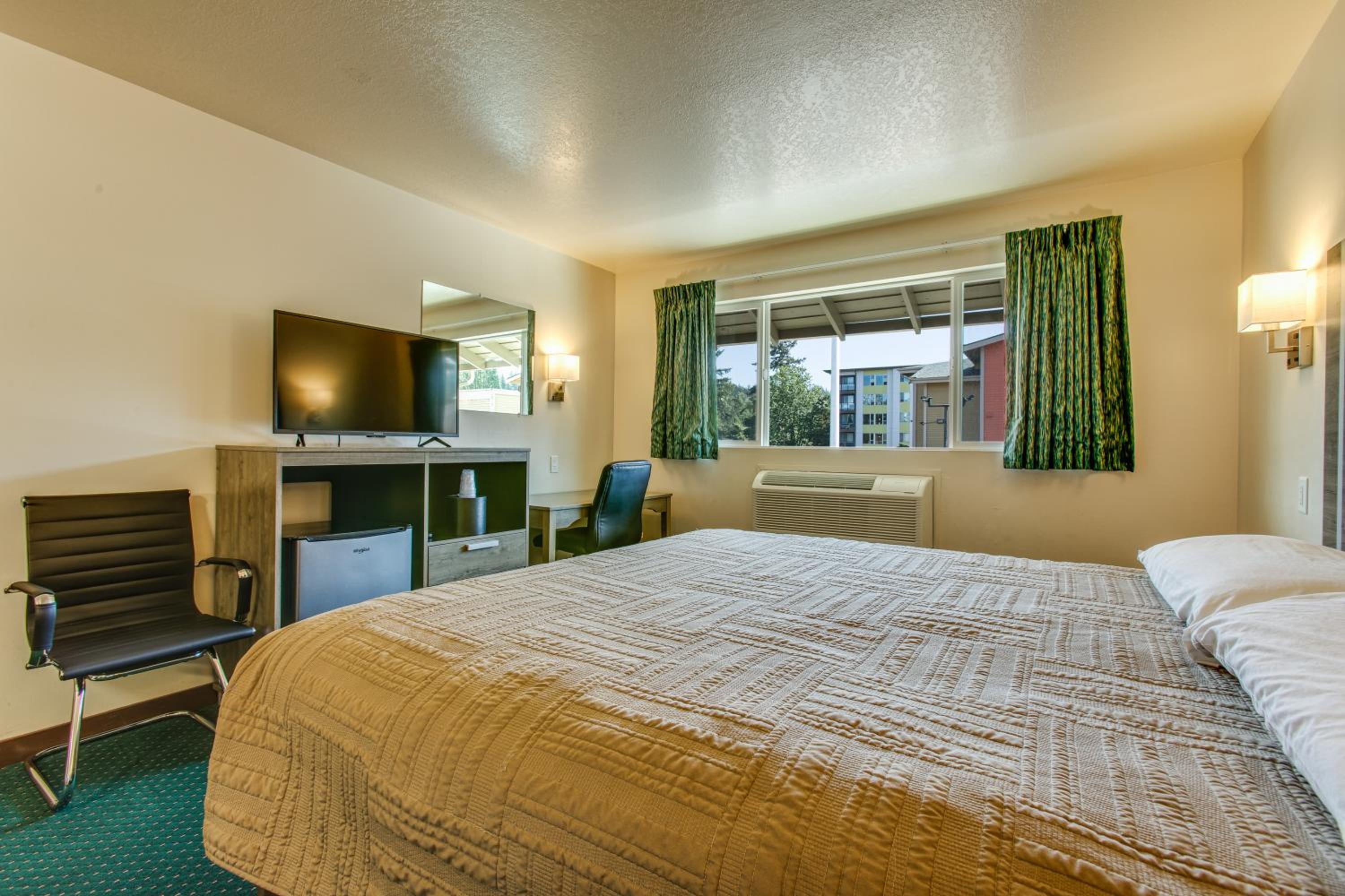 King Room - Non-Smoking photo 3