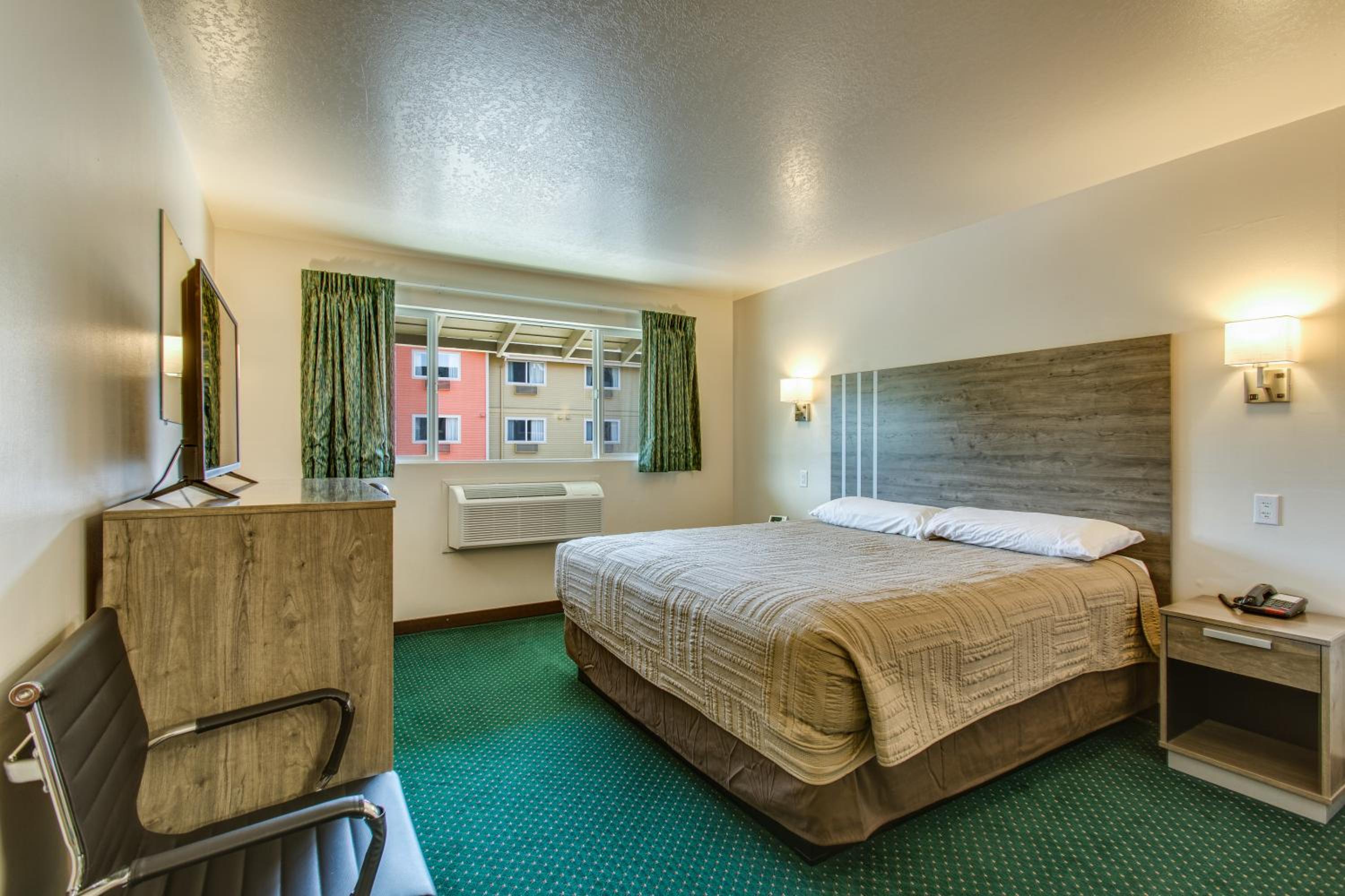 King Room - Non-Smoking photo 1