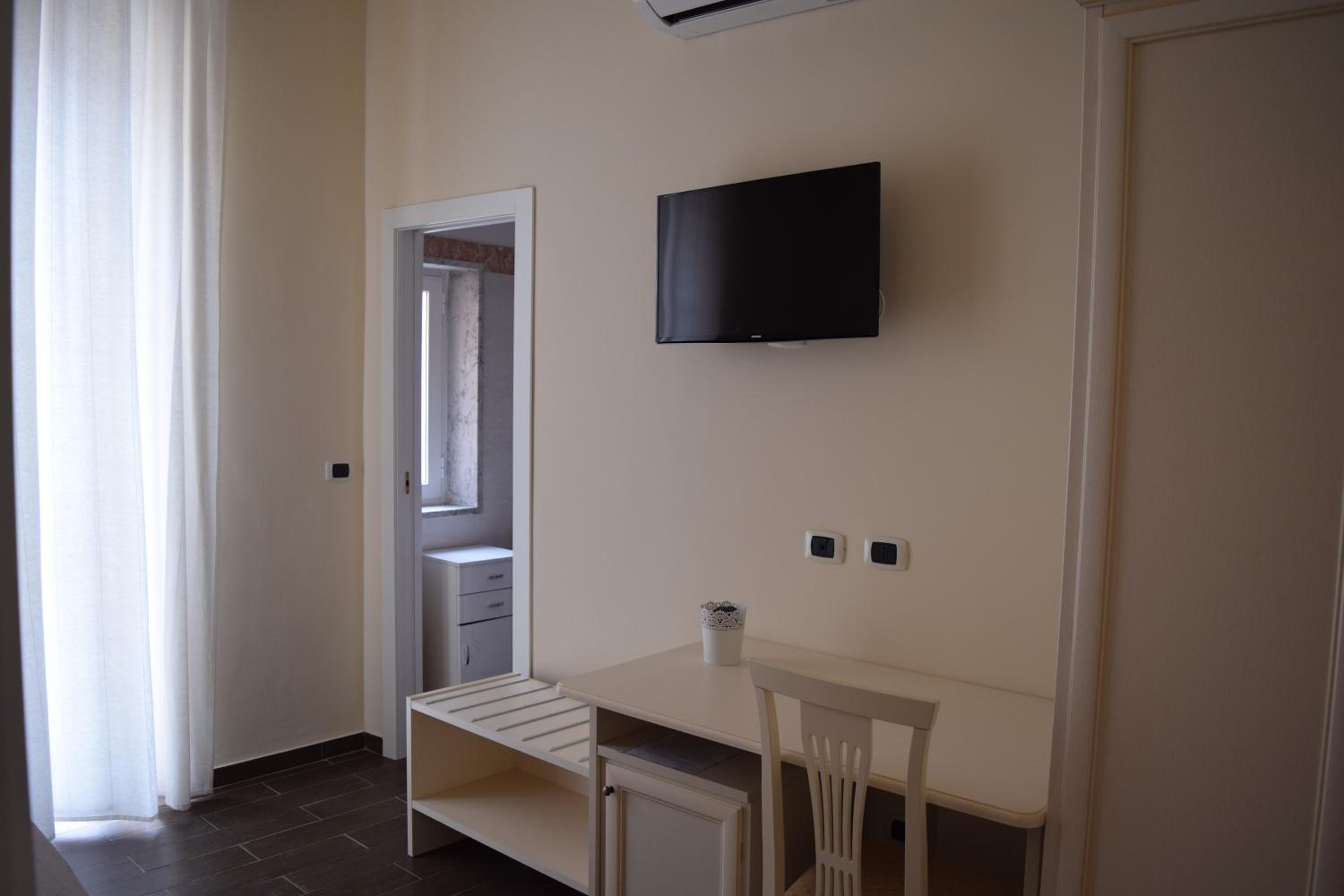 Double Room - Photo 17