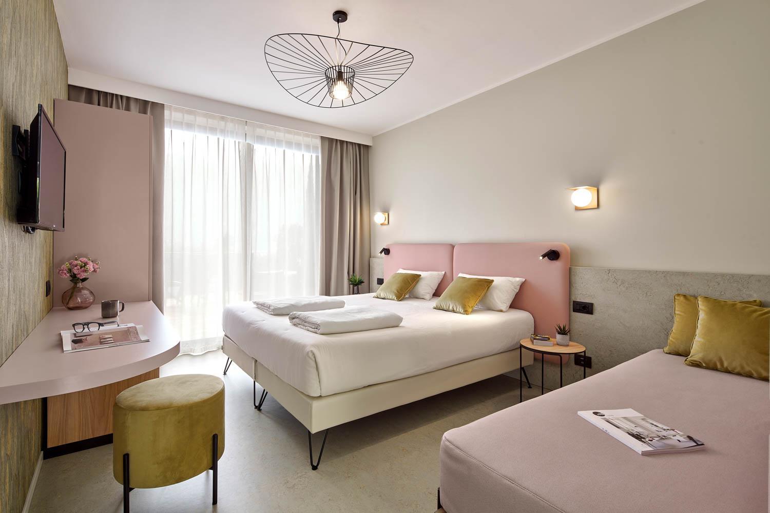 Lifestyle Double Room with Terrace and Lake View - Photo 6