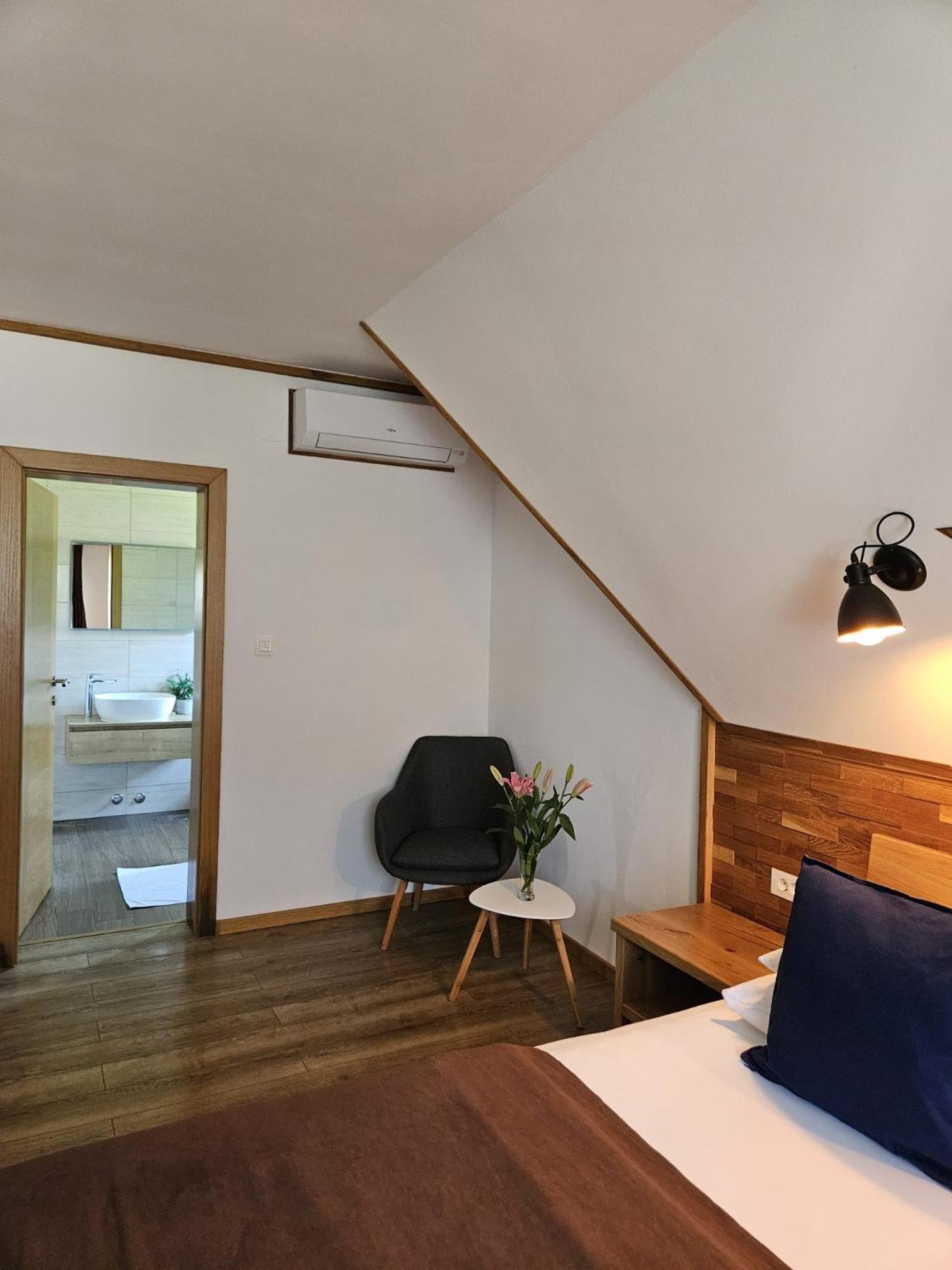 Deluxe King Room photo 2