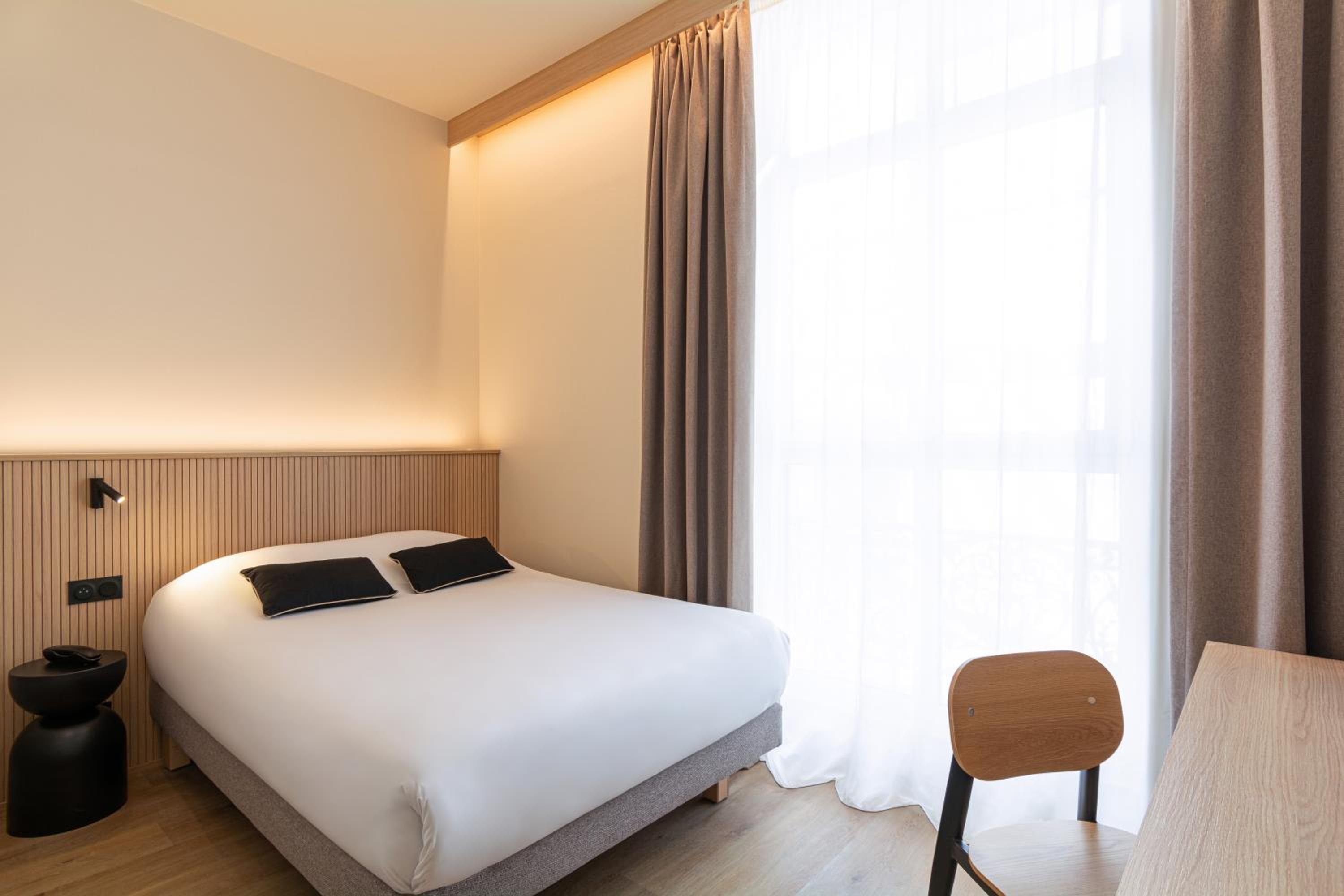 Standard Double Room - Photo 10