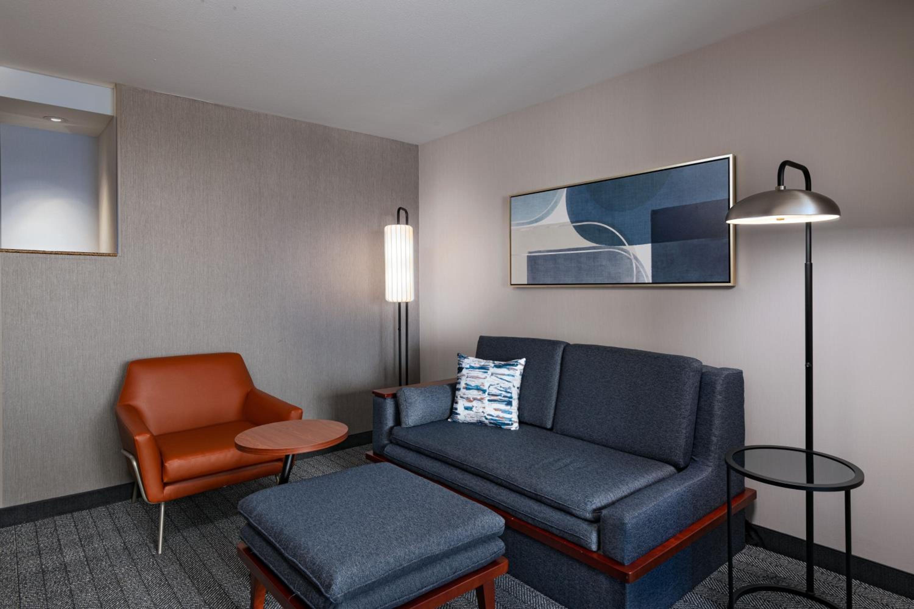 King Room with Sofa Bed - Photo 3