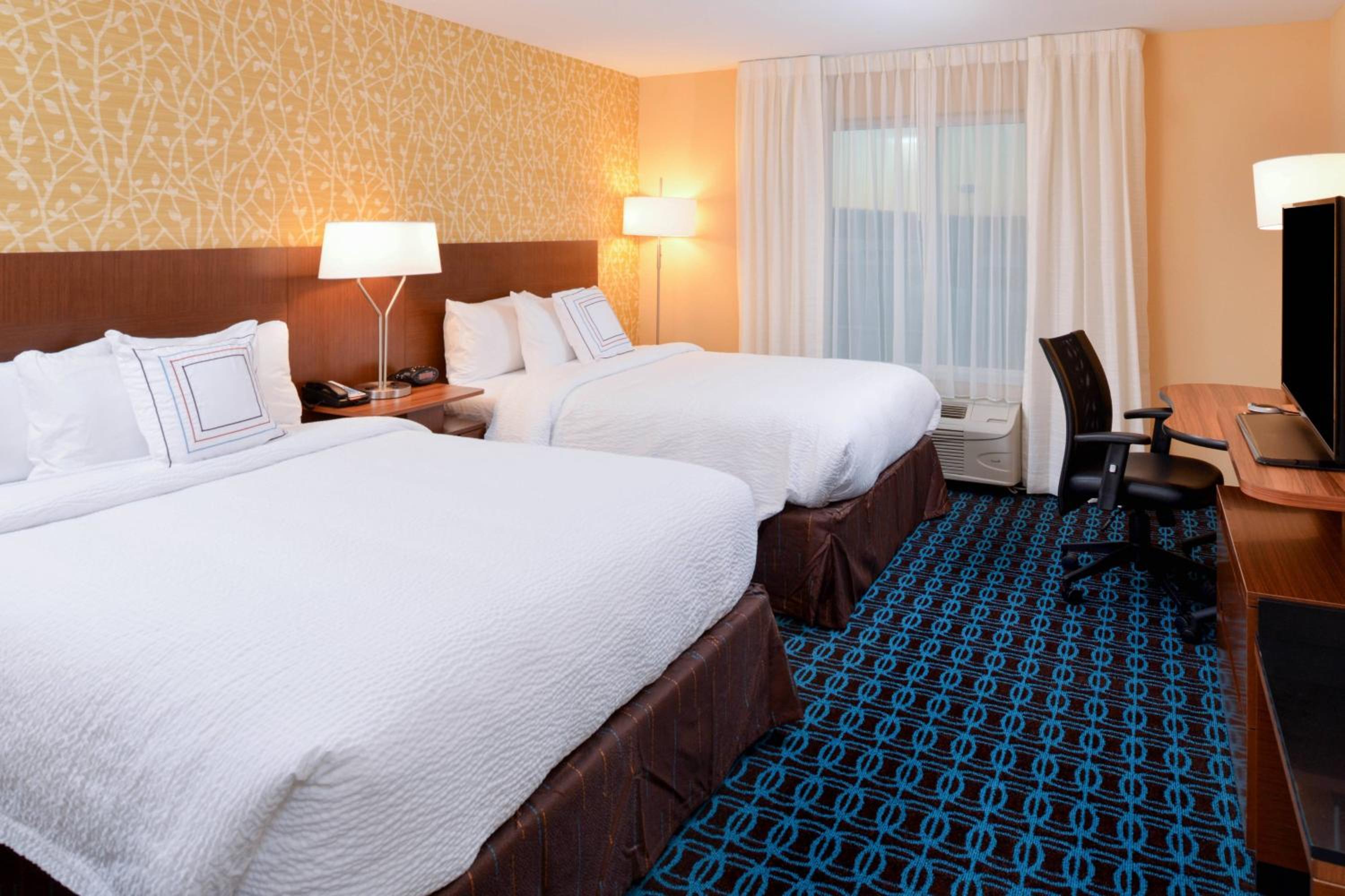 Queen Room with Two Queen Beds - Hearing Accessible