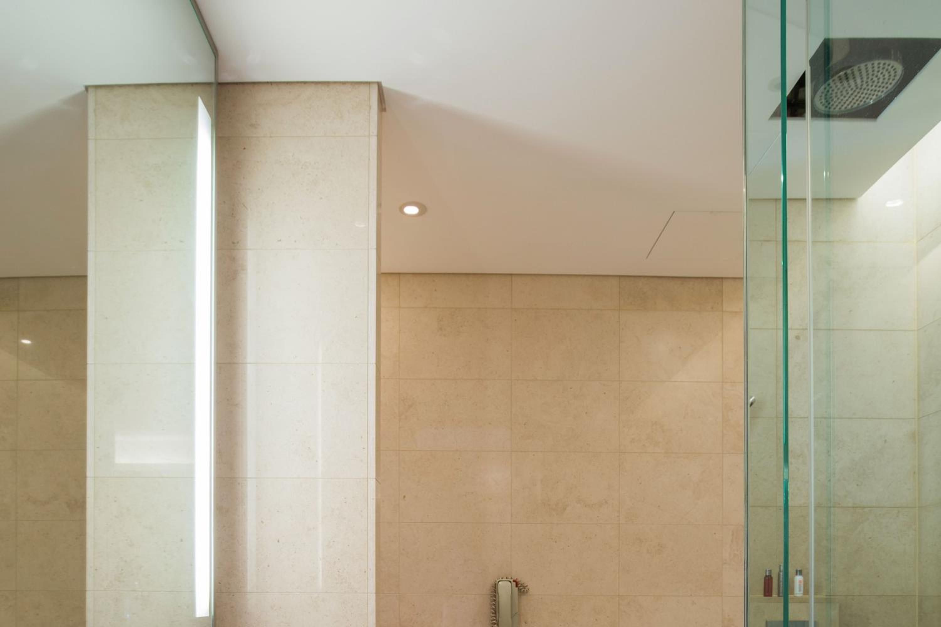One-Bedroom Suite - Photo 6