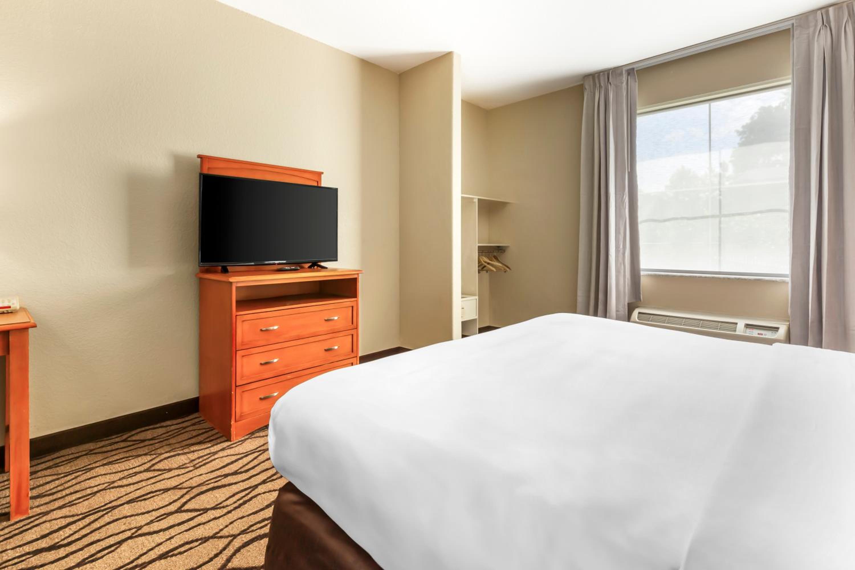 King Room - Accessible/Non-Smoking - Photo 1