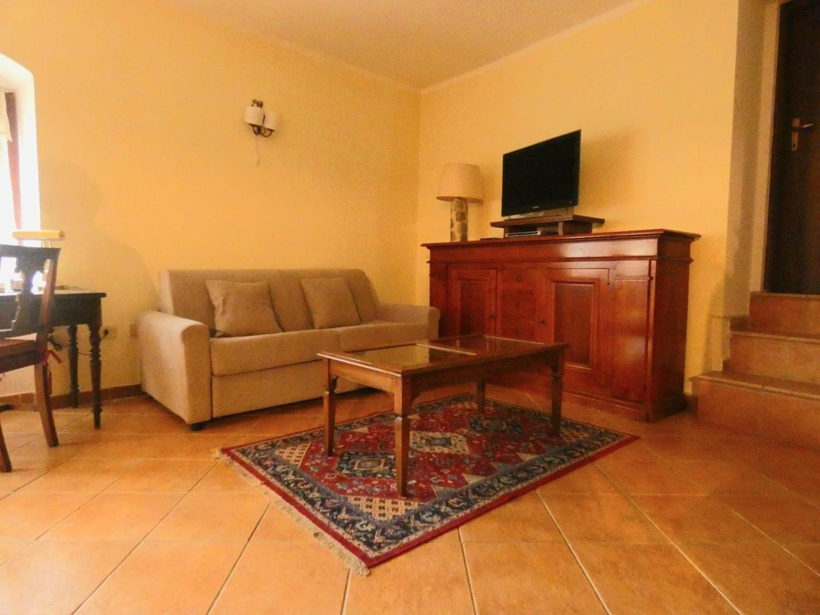 One-Bedroom Apartment photo 3