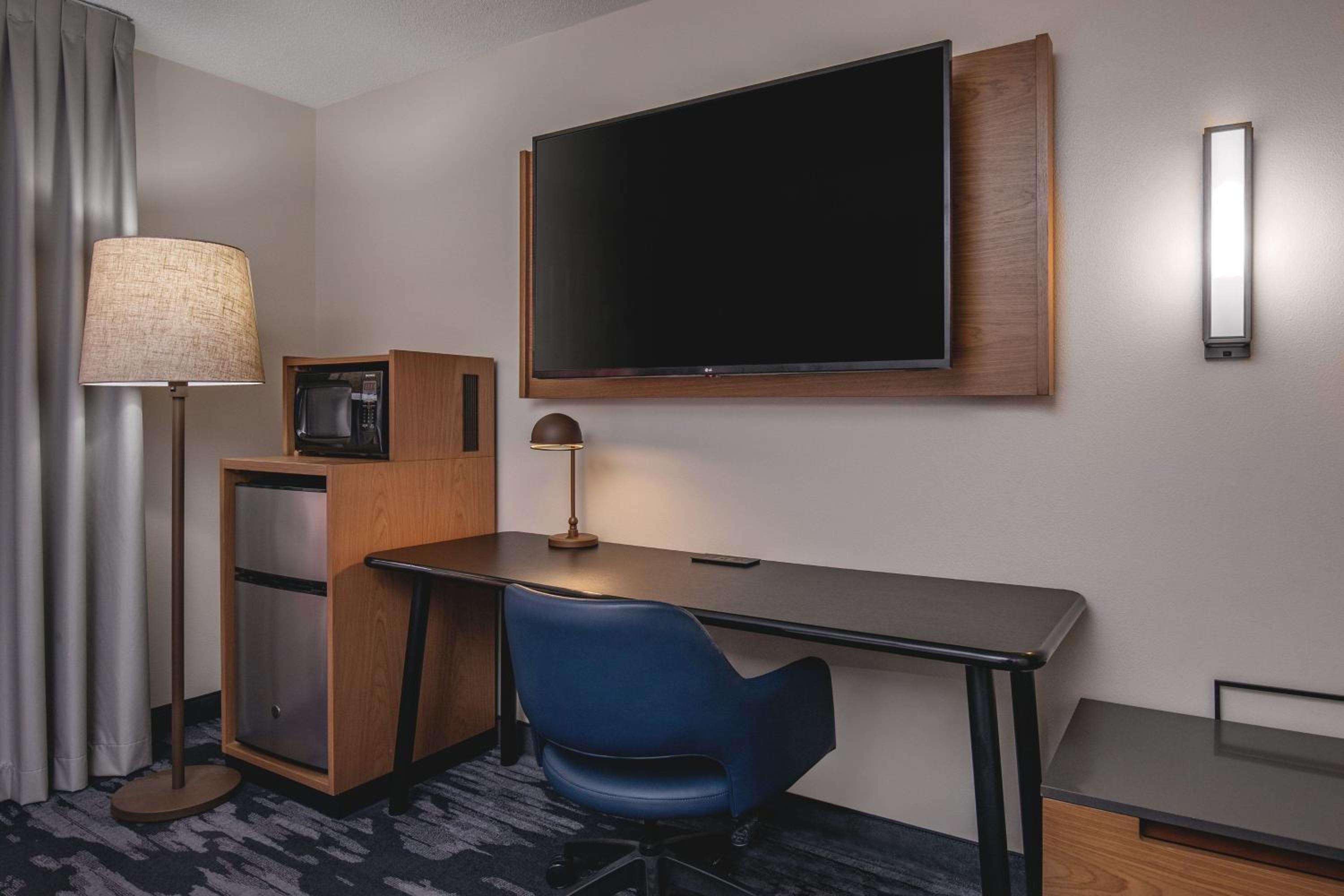 Newly Redesigned, Guest room, 1 King (Mobility Accessible w/ Roll-in Shower) - Photo 2
