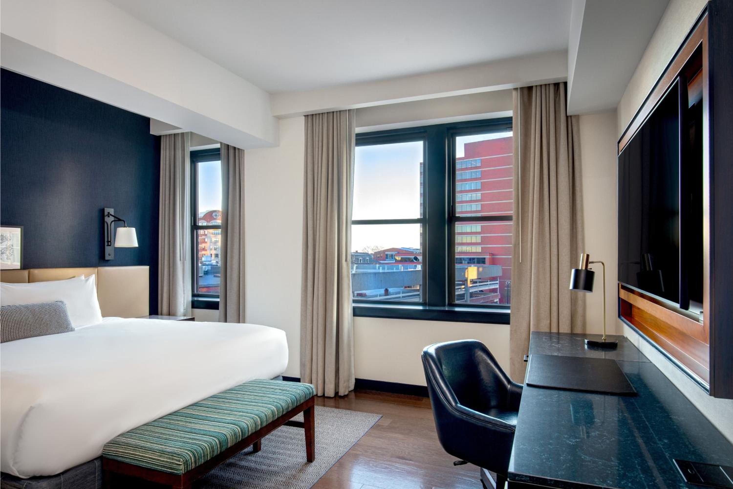Standard Guest Room, 1 King Bed - Photo 1