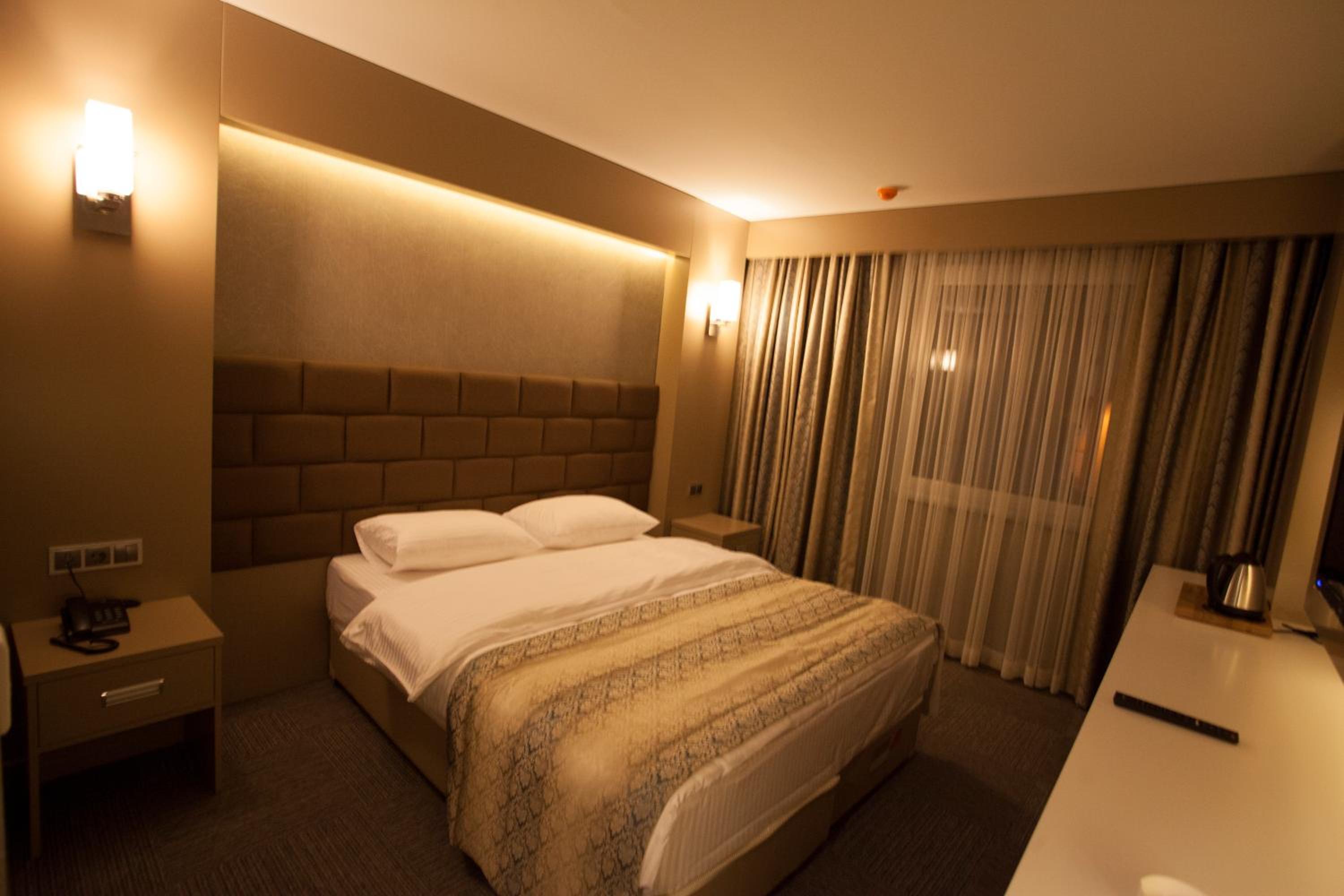 Standard Double or Twin Room photo 1