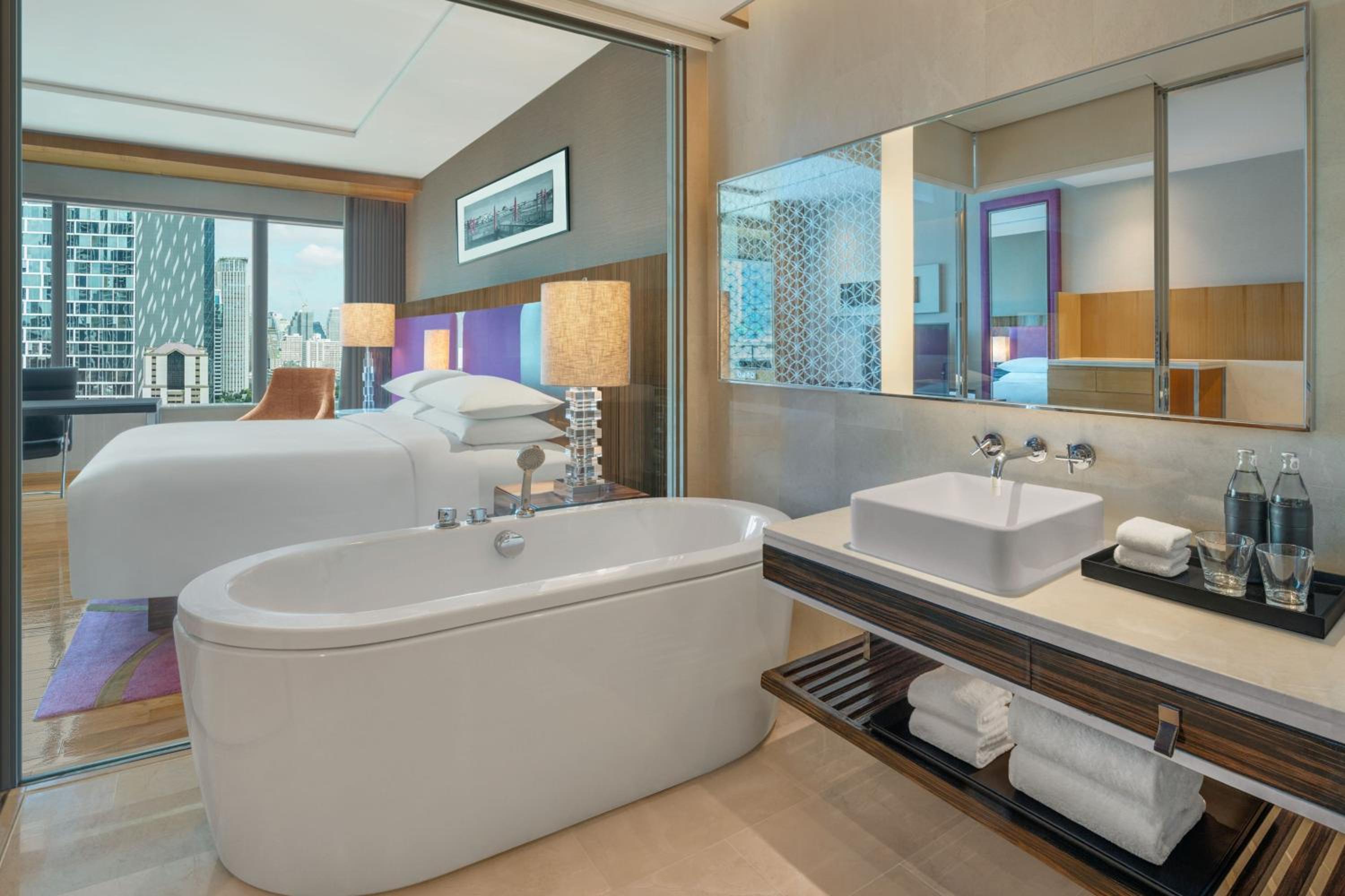 Deluxe Room, King Bed thumbnail 6