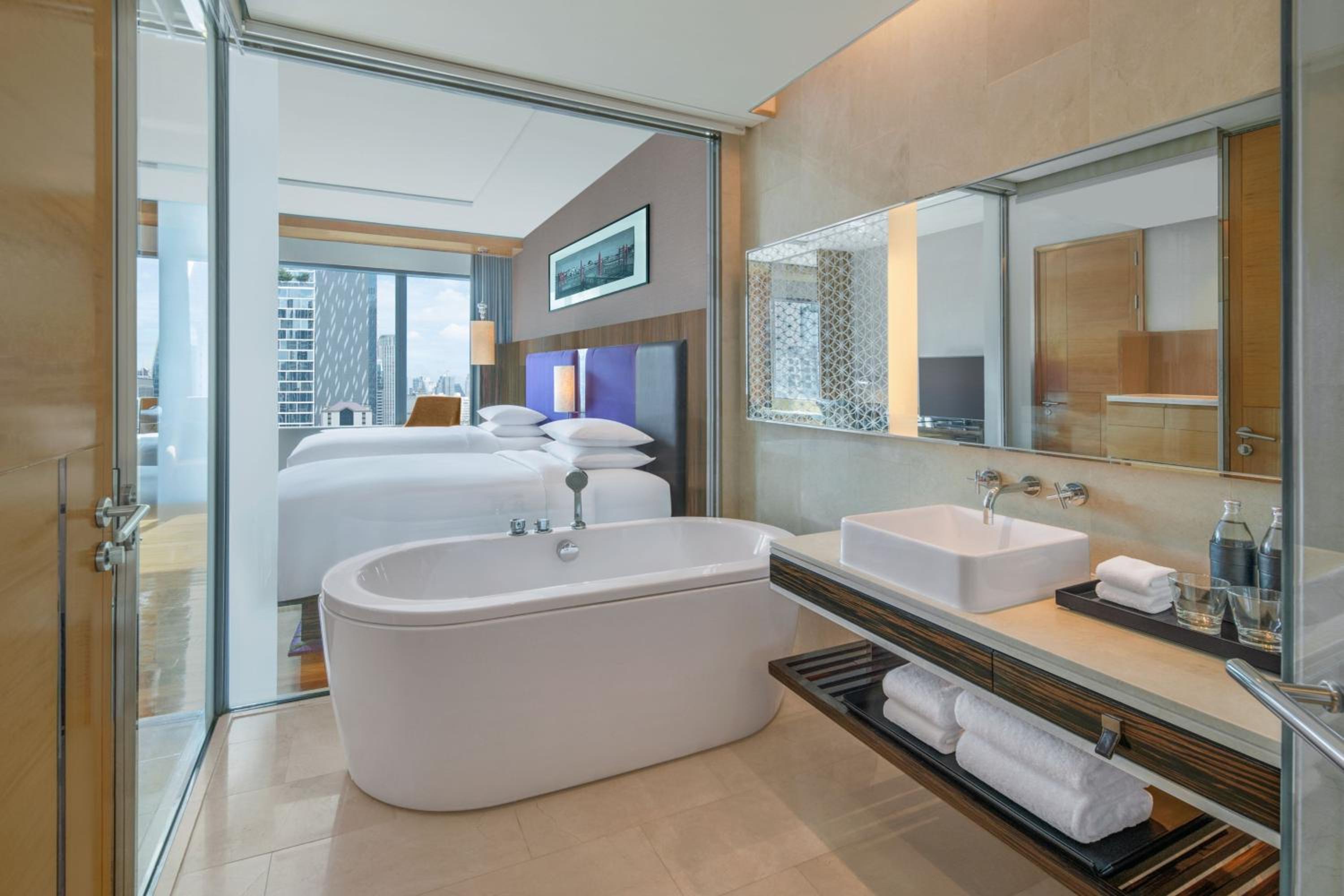 Executive Club Room, Two Double Bed, High Floor thumbnail 6