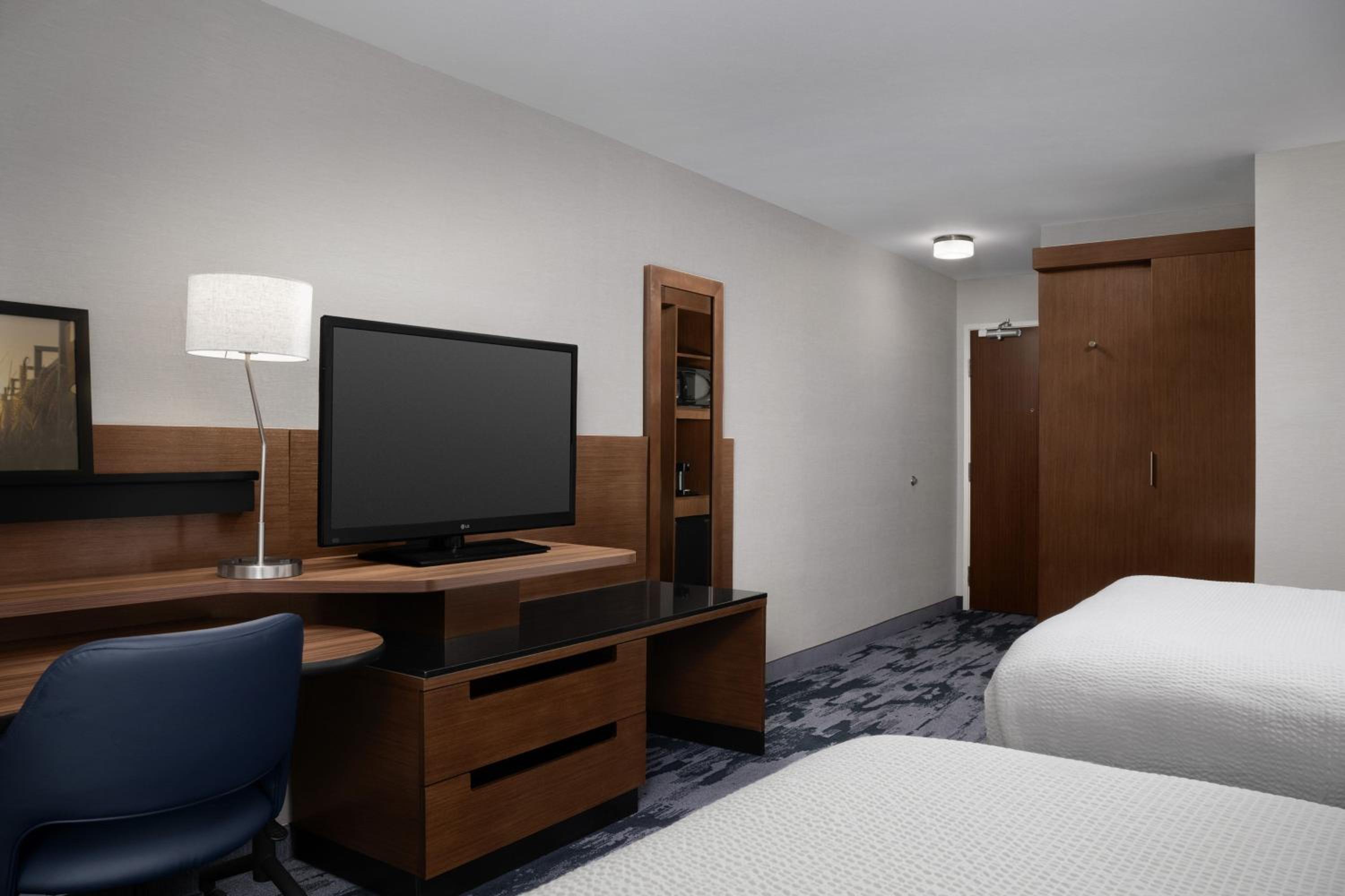 Queen Room with Two Queen Beds - Hearing Accessible