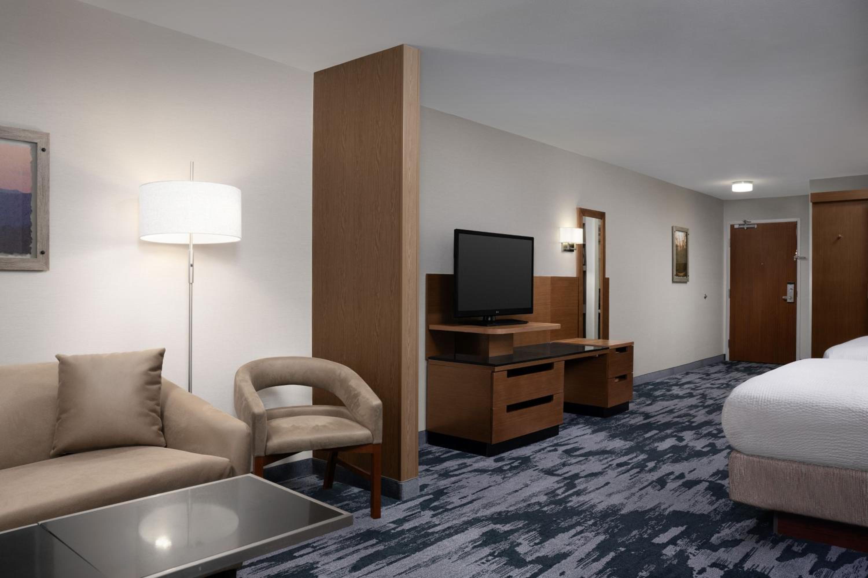 Queen Suite with Two Queen Beds and Sofa Bed - Hearing Accessible