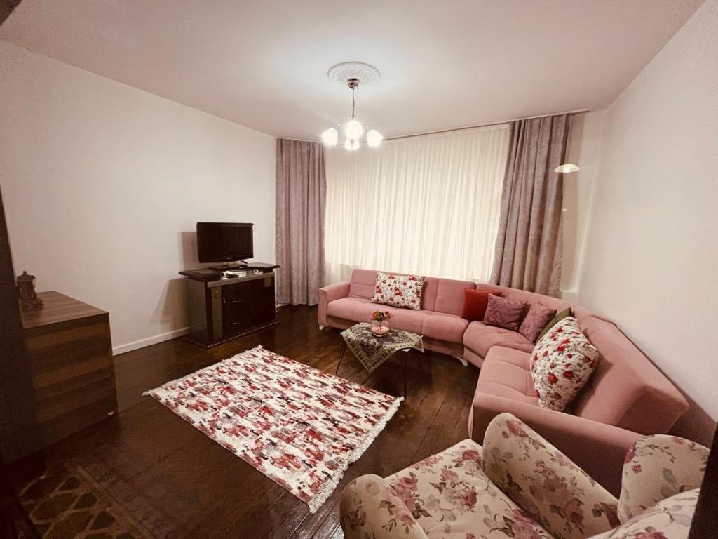 Three-Bedroom Apartment photo 2