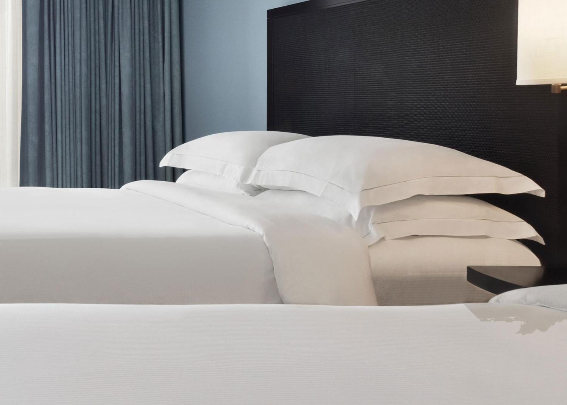 Ocean Front Walk out - 2 Queen Beds (Q2TF)