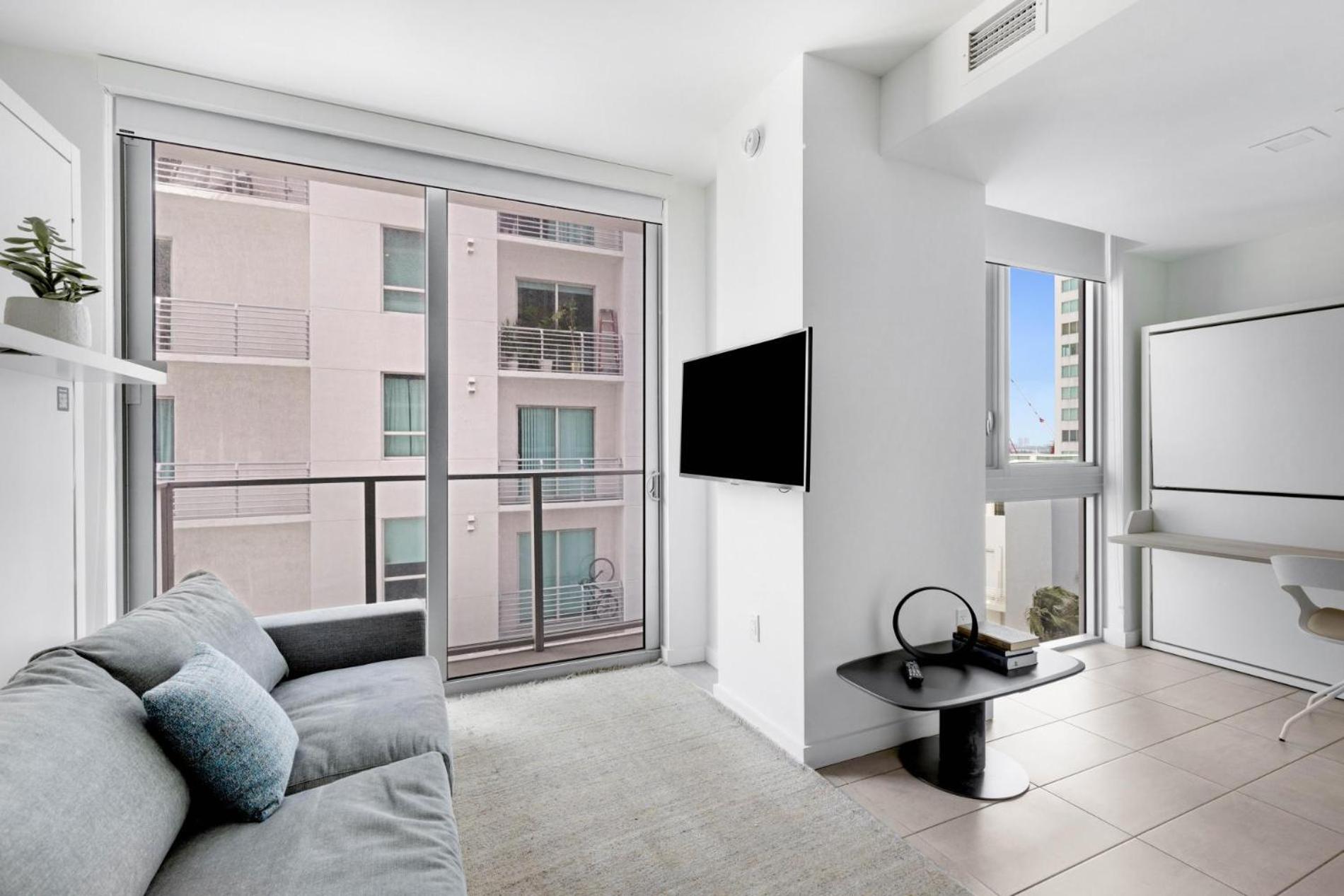 Studio Apartment photo 1