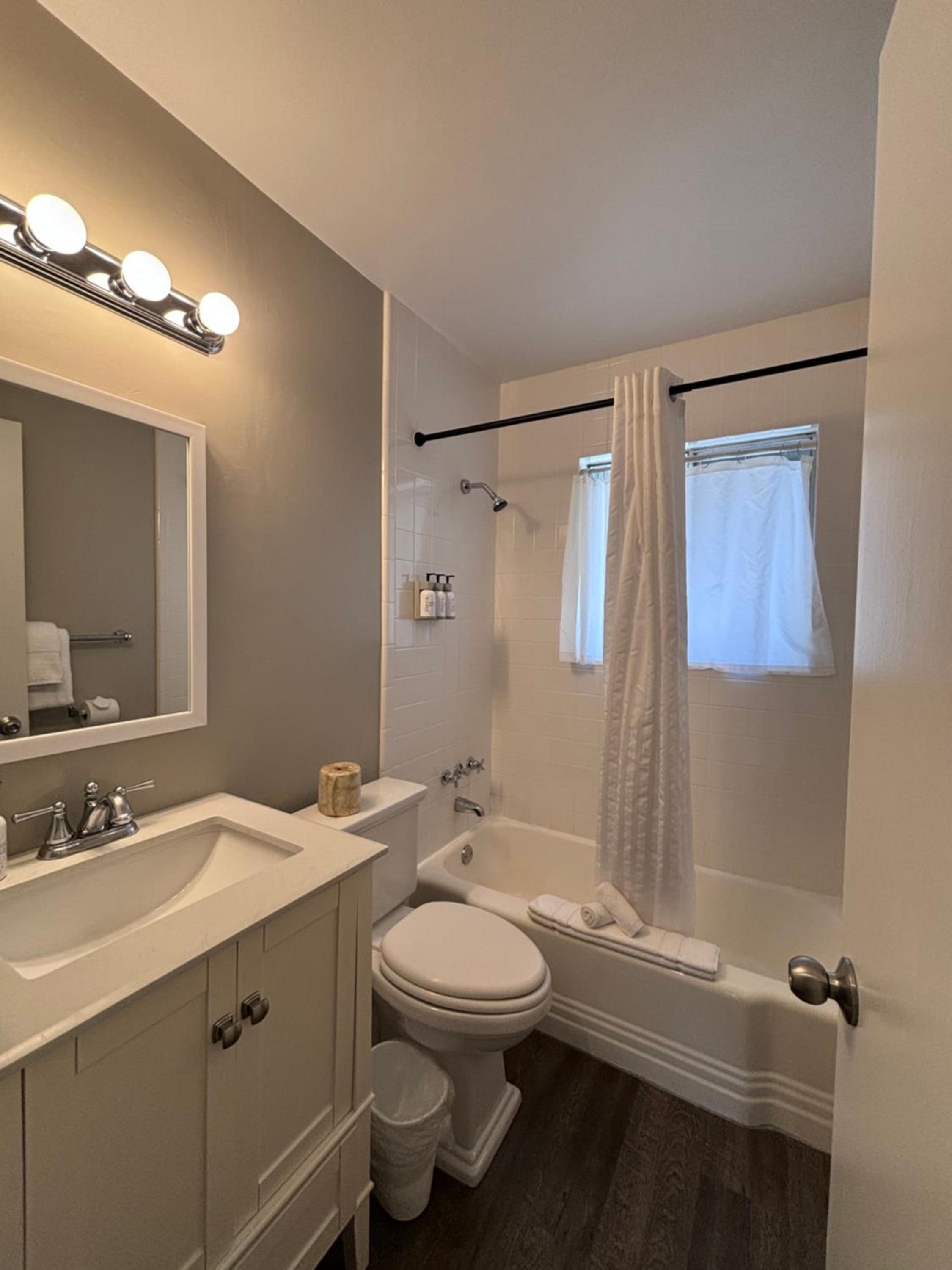 Garden View King Junior Suite - Not Pet Friendly photo 2
