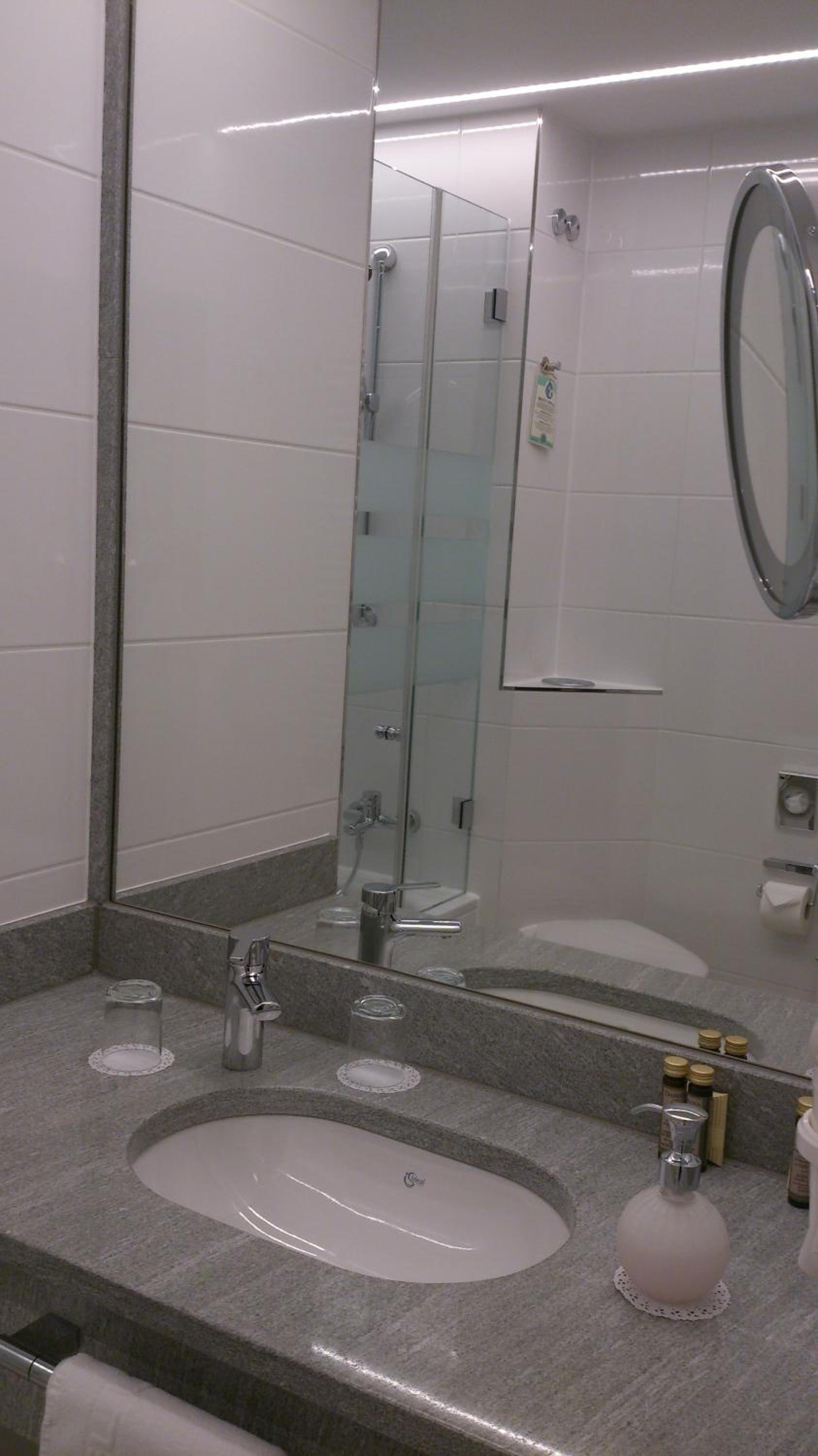 Double or Twin Room - Photo 4