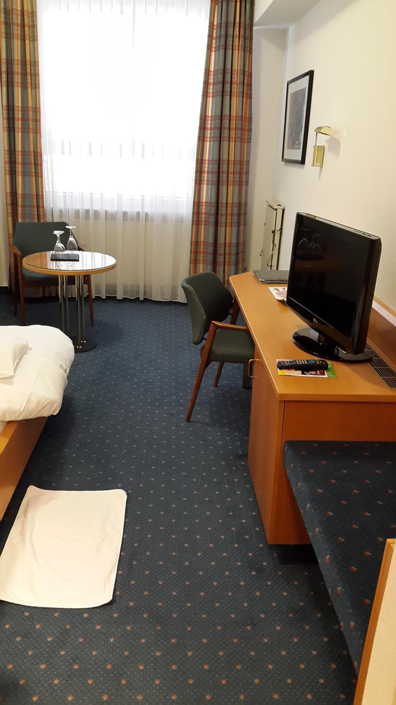 Double or Twin Room - Photo 3