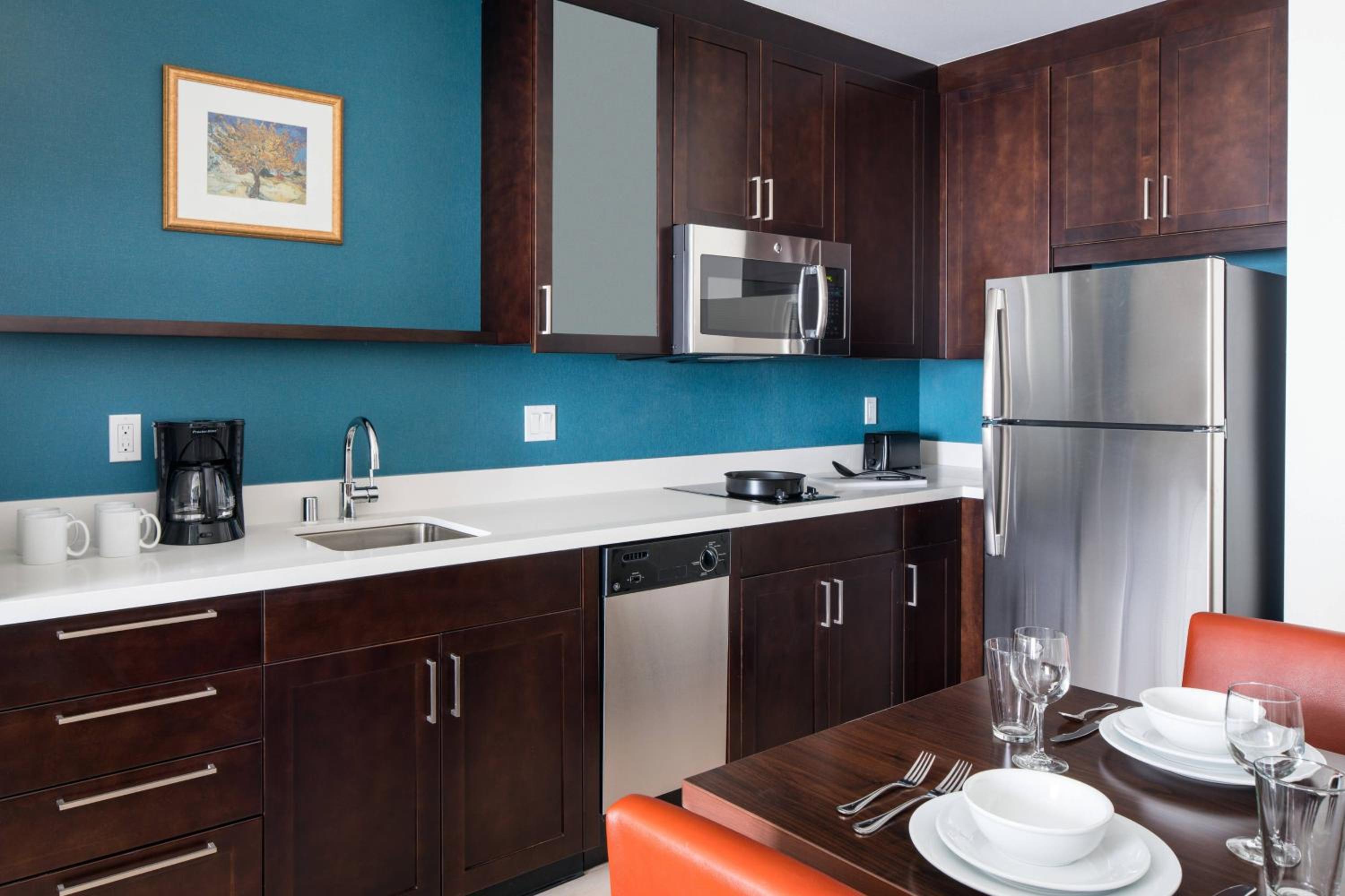 One-Bedroom Suite with Two Queen Beds with Sofa Bed and Roll-In Shower - Mobility Accessible photo 2