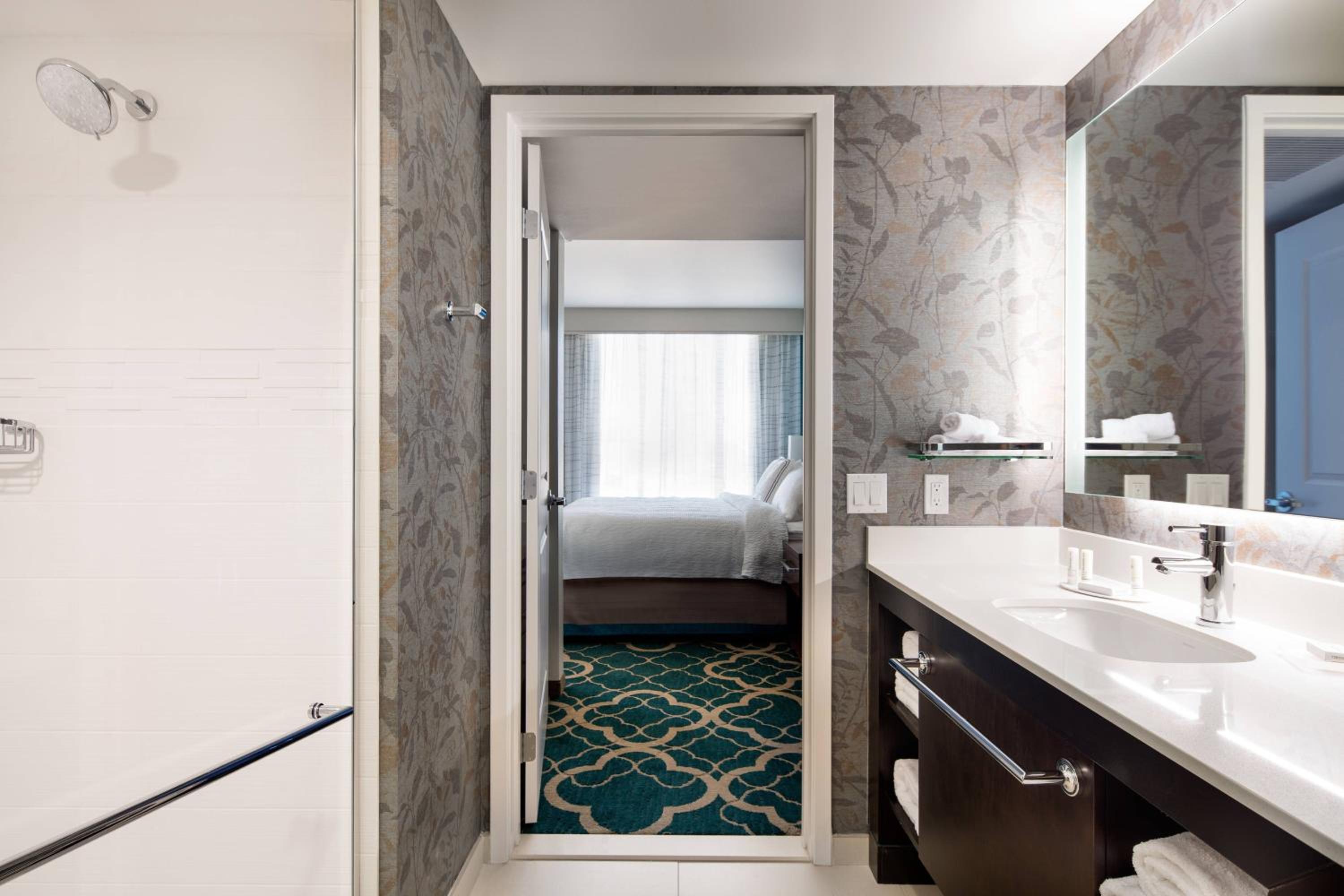 One-Bedroom Suite with Two Queen Beds with Sofa Bed and Roll-In Shower - Mobility Accessible photo 3