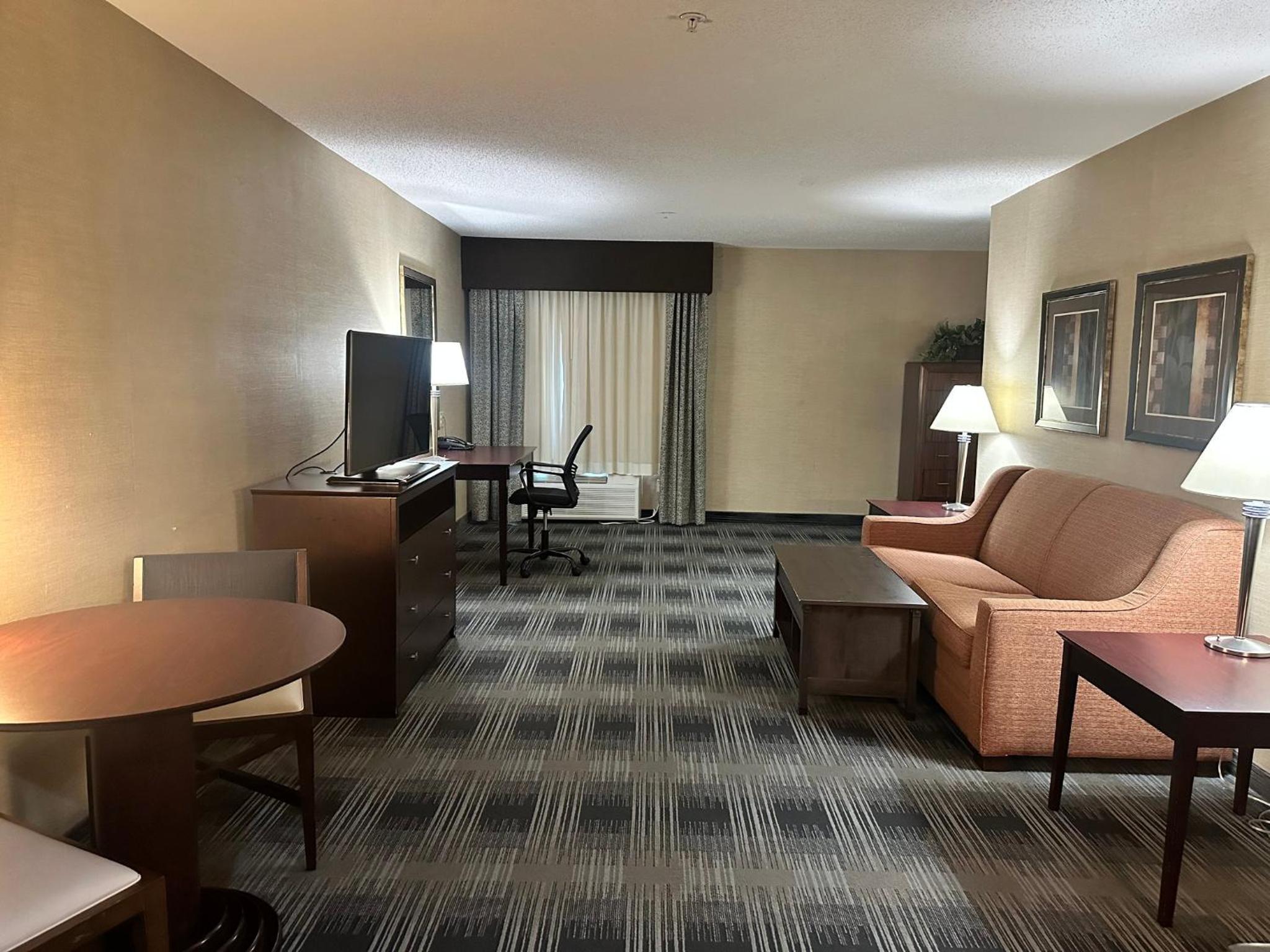 Queen Suite with Two Queen Beds - Photo 4
