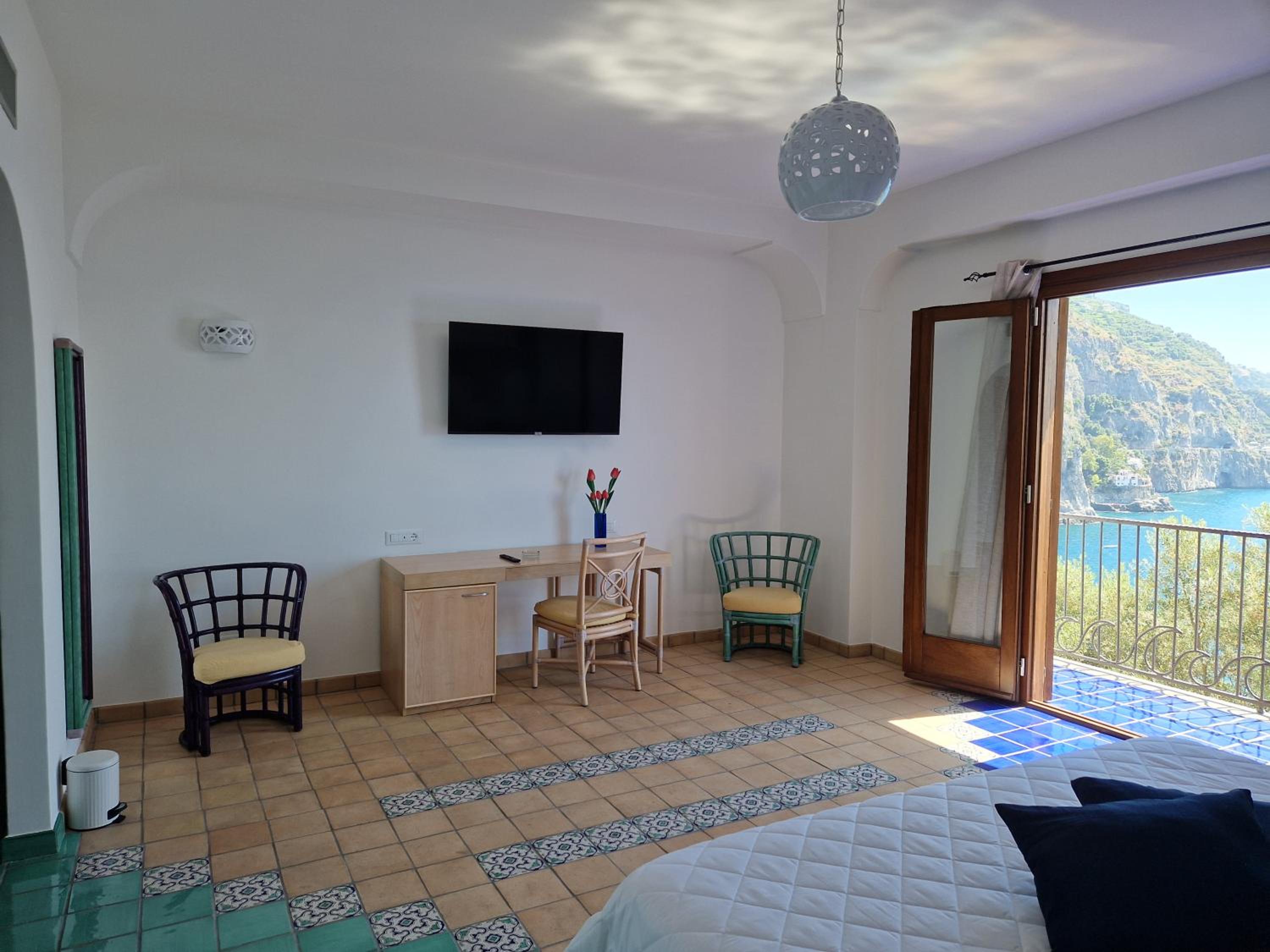 Deluxe Double Room with Sea View photo 3