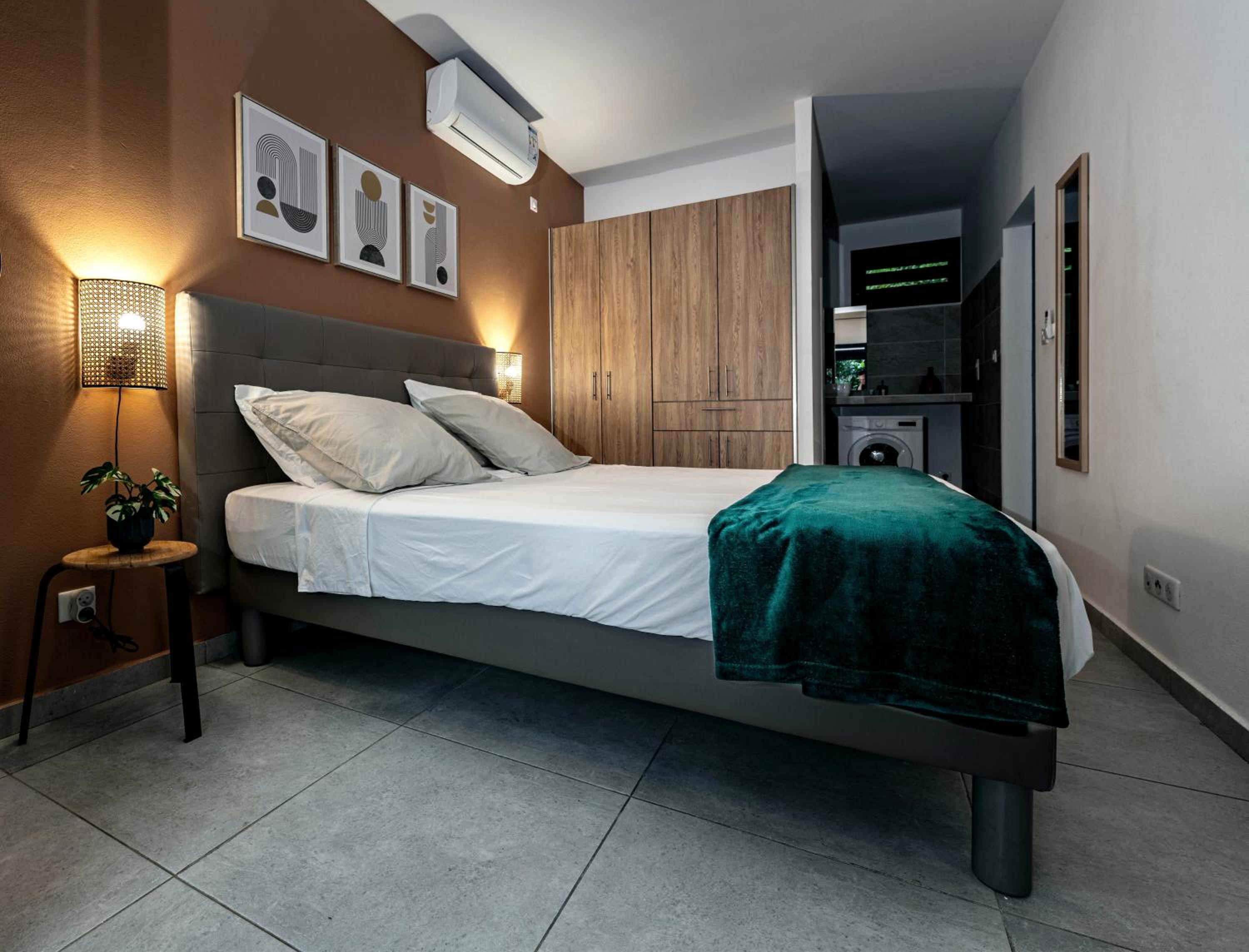 One-Bedroom Apartment with Sea View photo 1