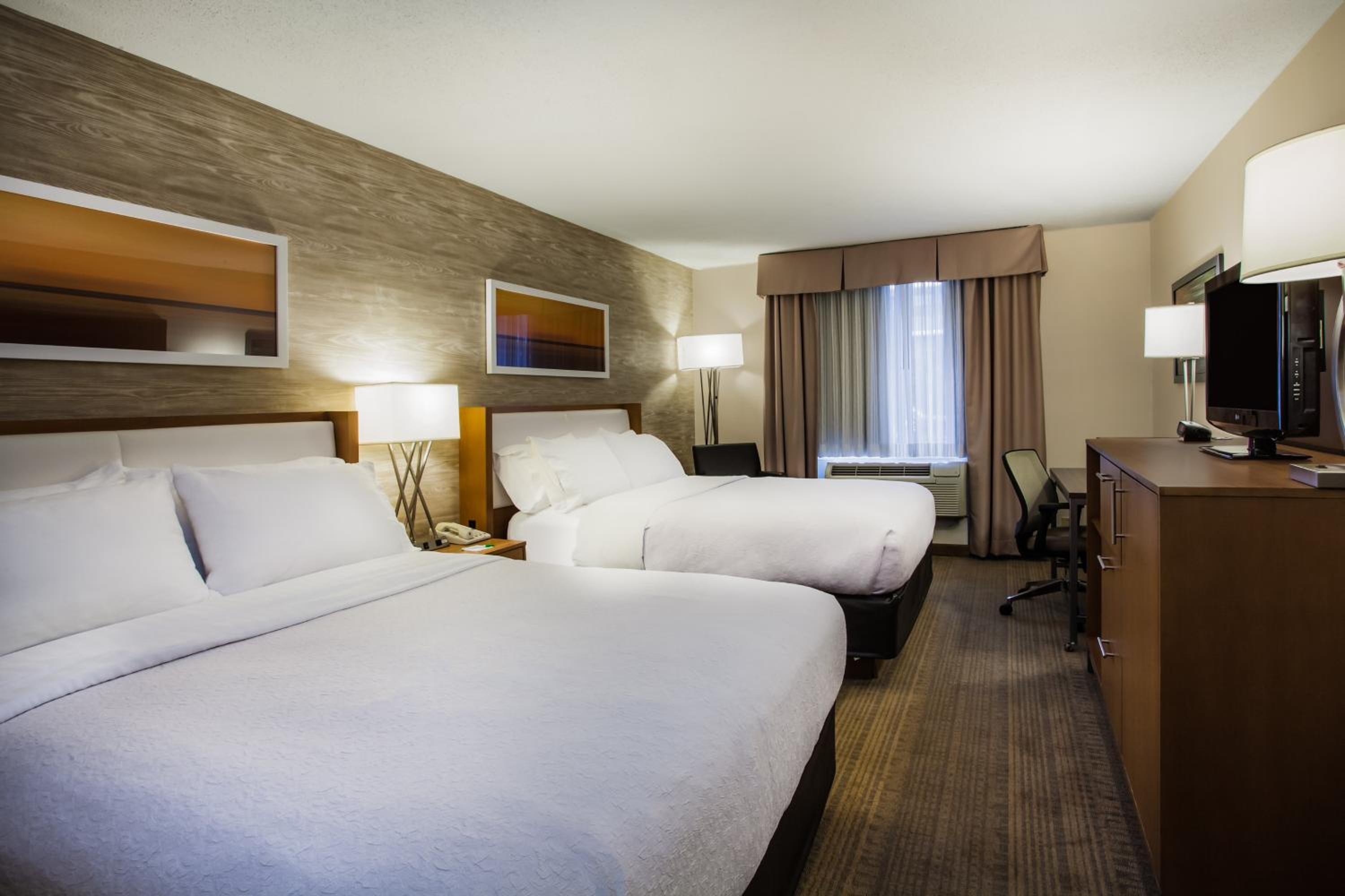 Standard Double Room with Two Double Beds - Photo 5