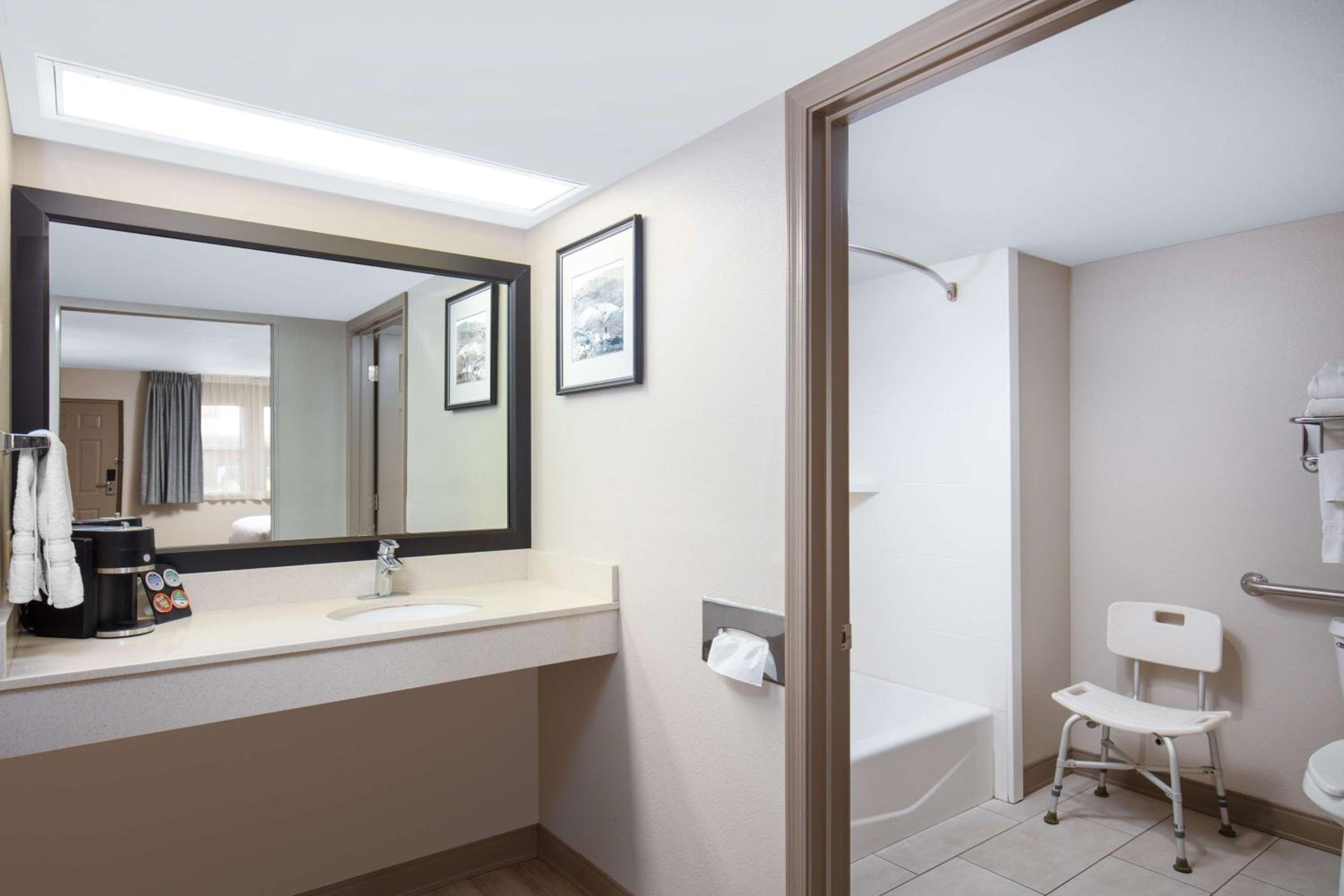 Queen Room with Two Queen Beds and Sofa Bed - Bath Tub/Disability Access photo 3