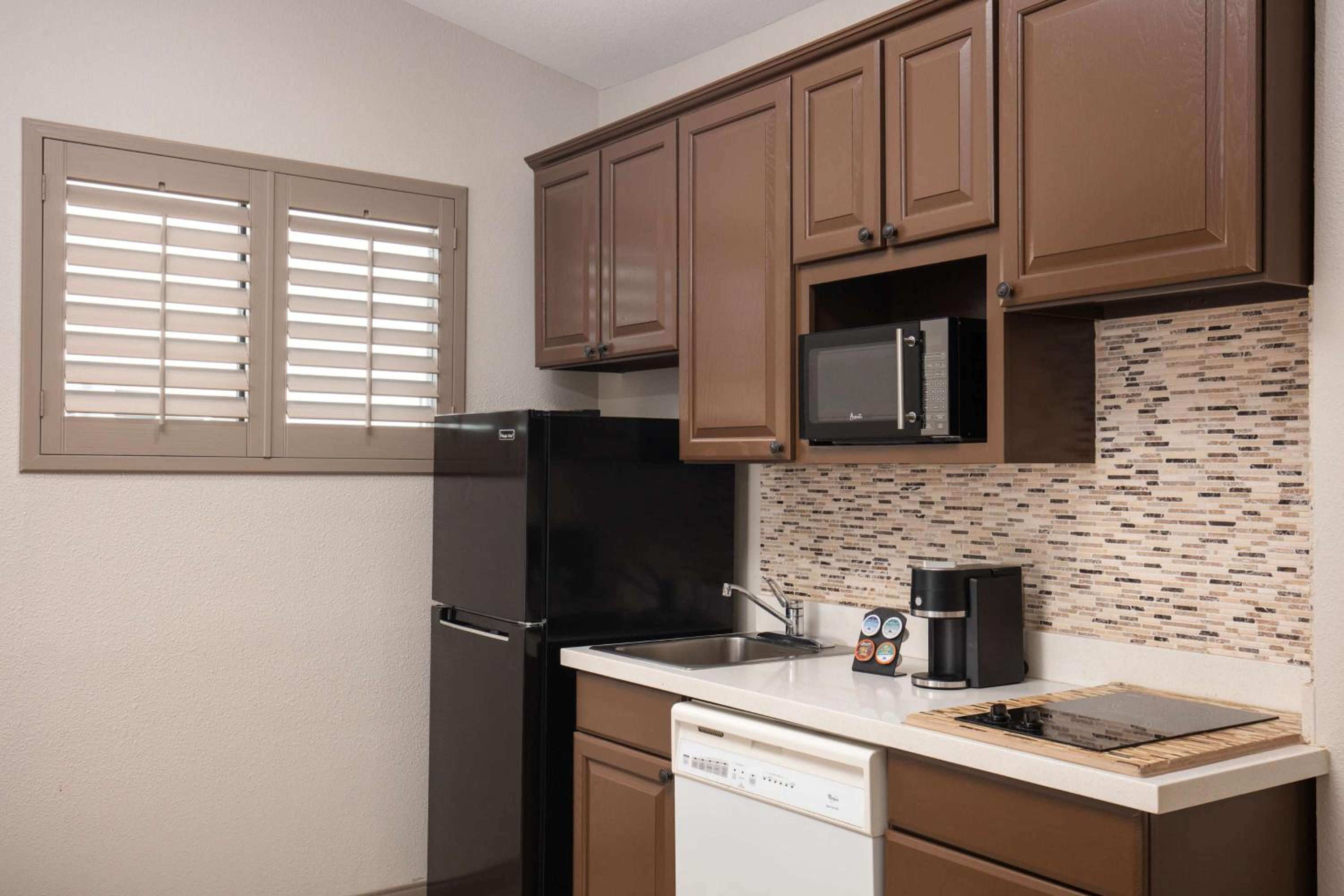 One-Bedroom King Suite with Sofa Bed and Balcony - Kitchenette photo 2