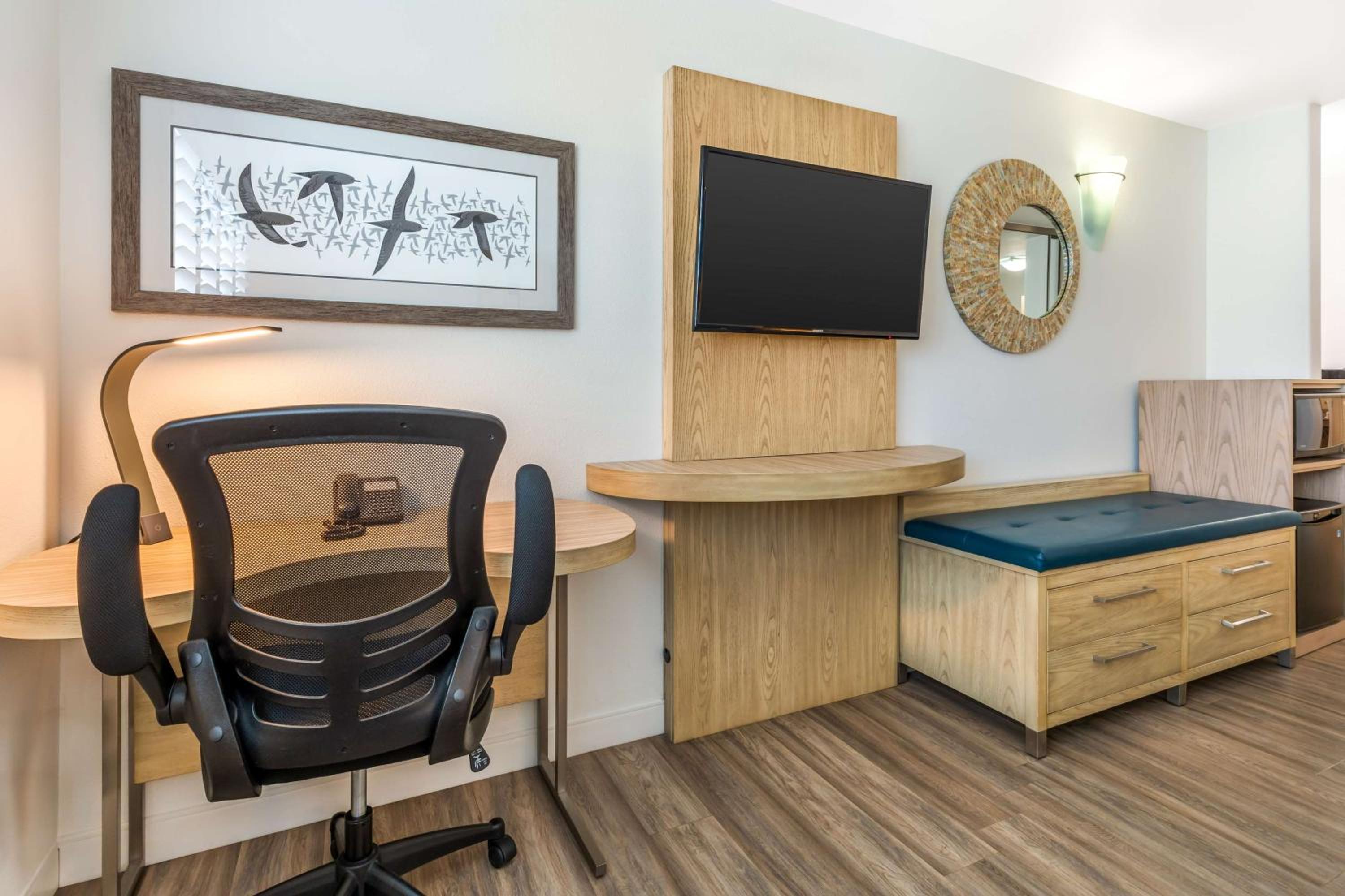 Junior Suite - Partially Separated Sitting Area, Fireplace & Sofa Bed - Photo 1