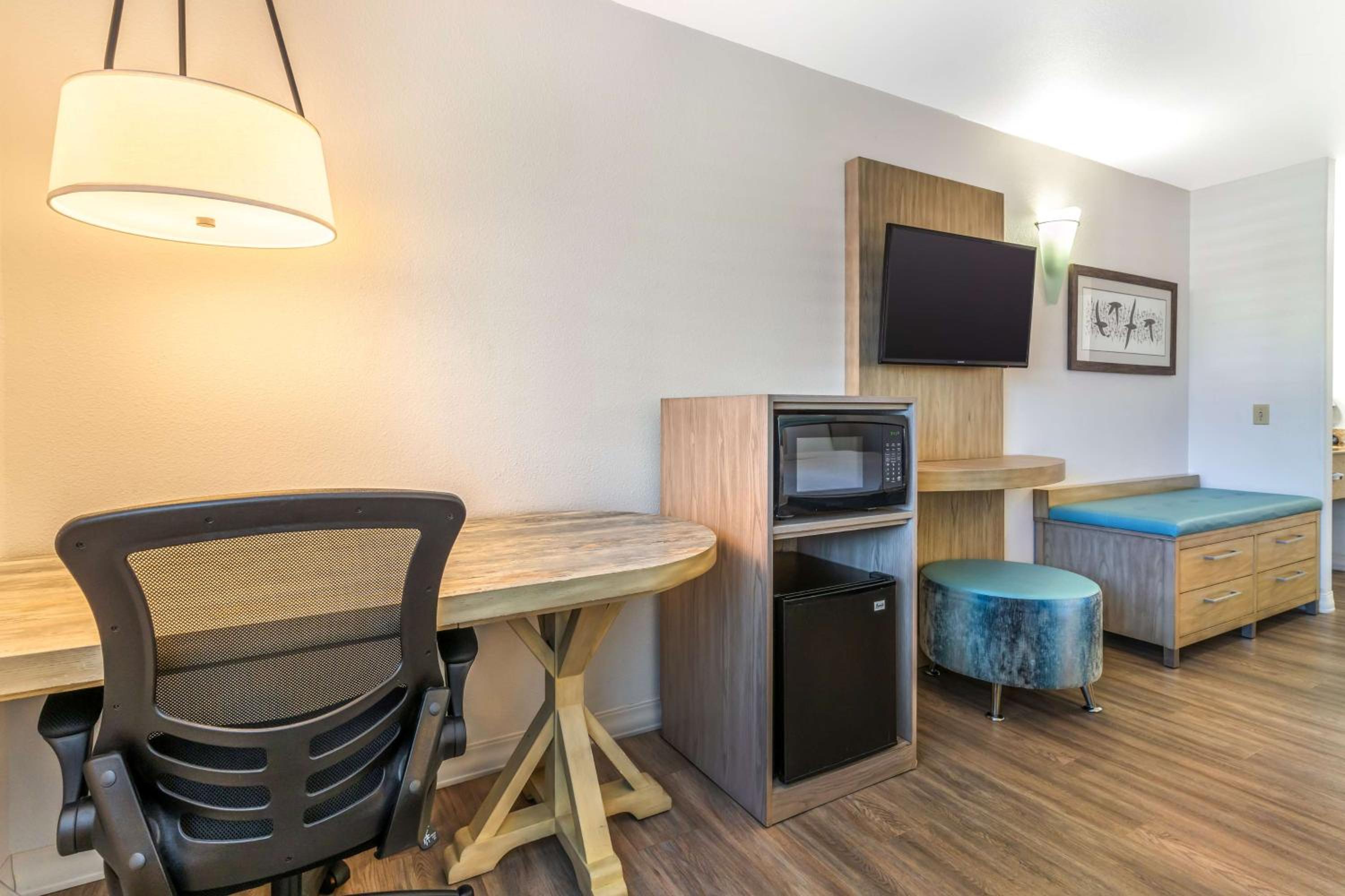 Junior Suite - Partially Separated Sitting Area, Fireplace & Sofa Bed - Photo 11