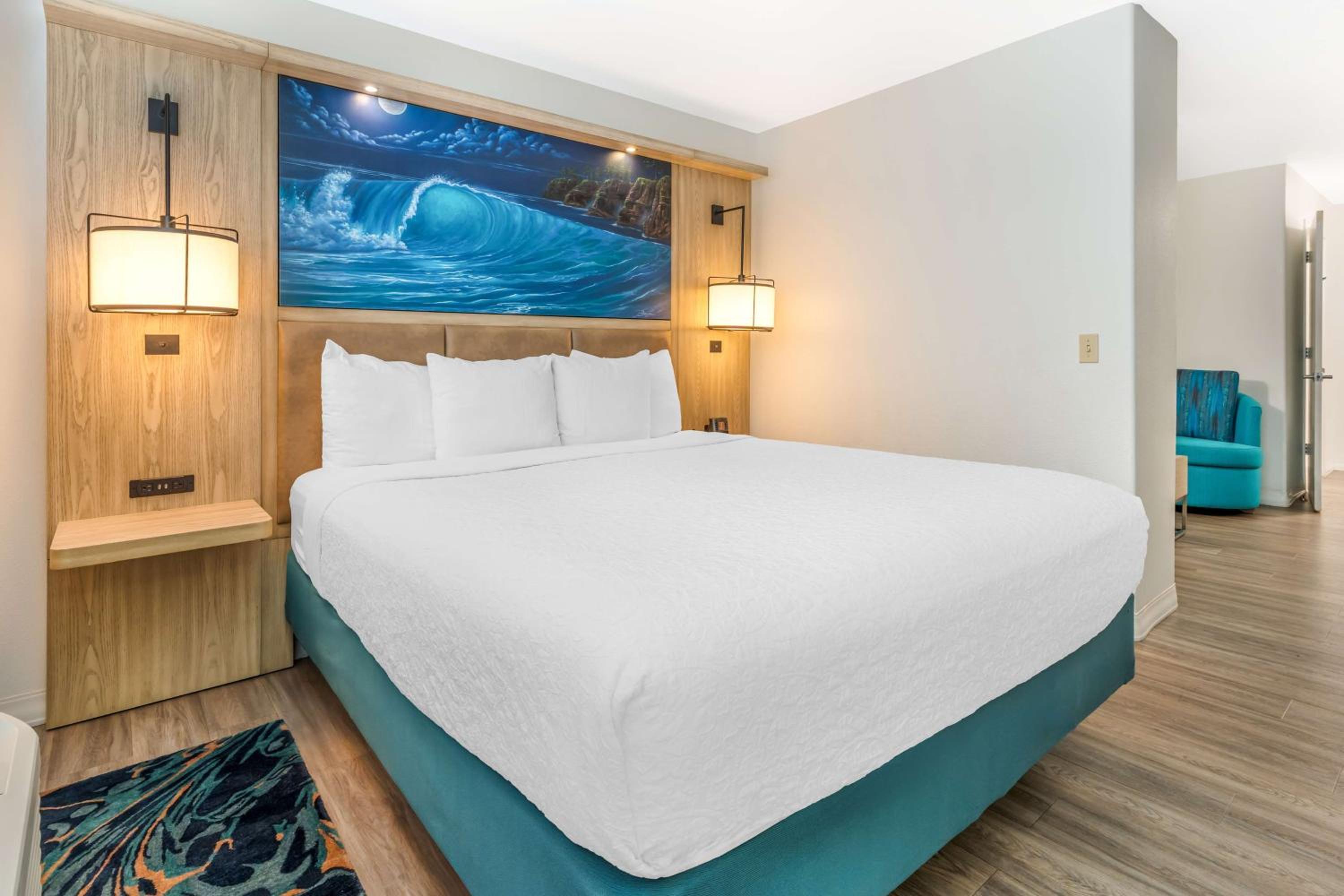 Junior Suite - Partially Separated Sitting Area, Fireplace & Sofa Bed - Photo 6