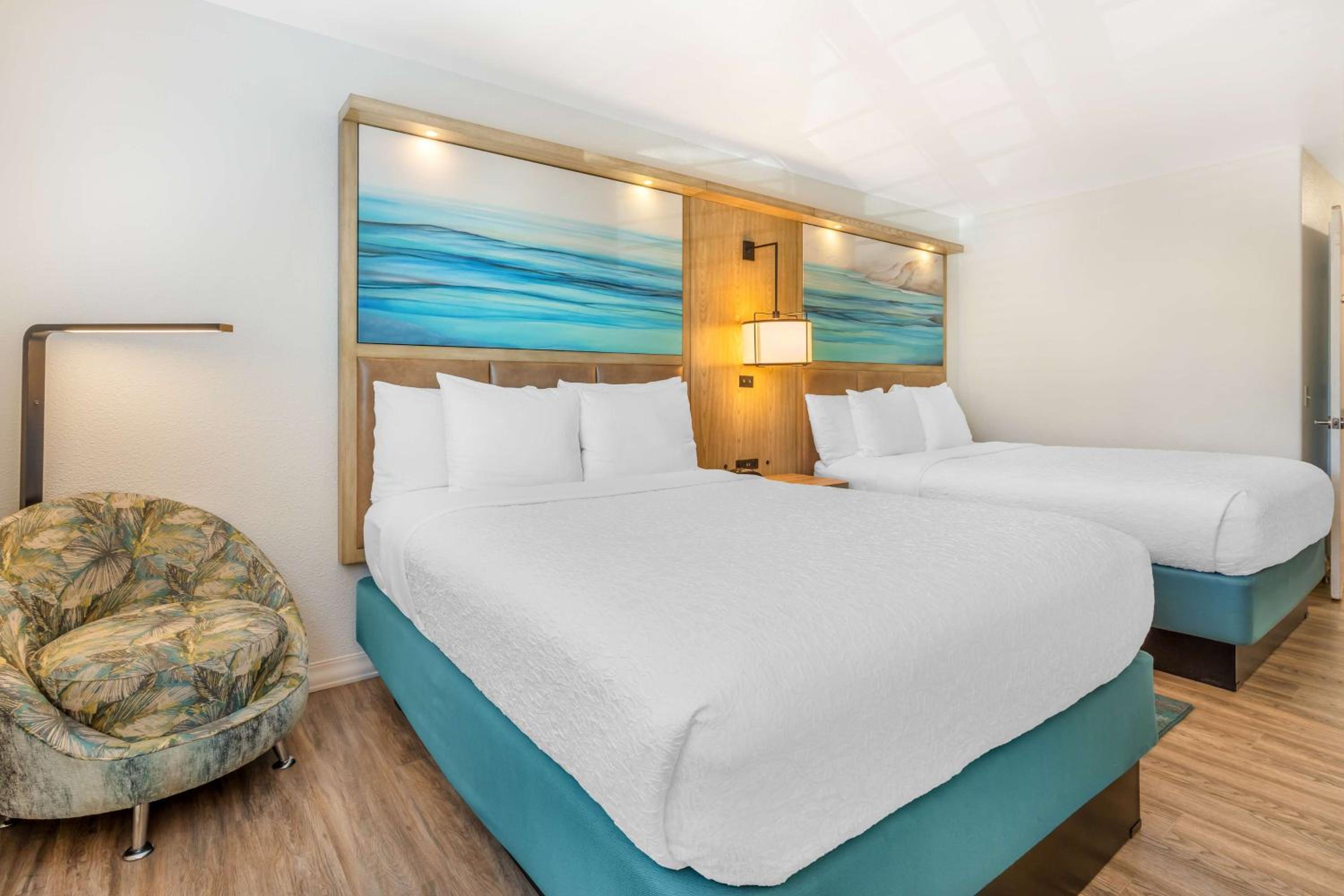Standard Two Queen Bed Room - Photo 4