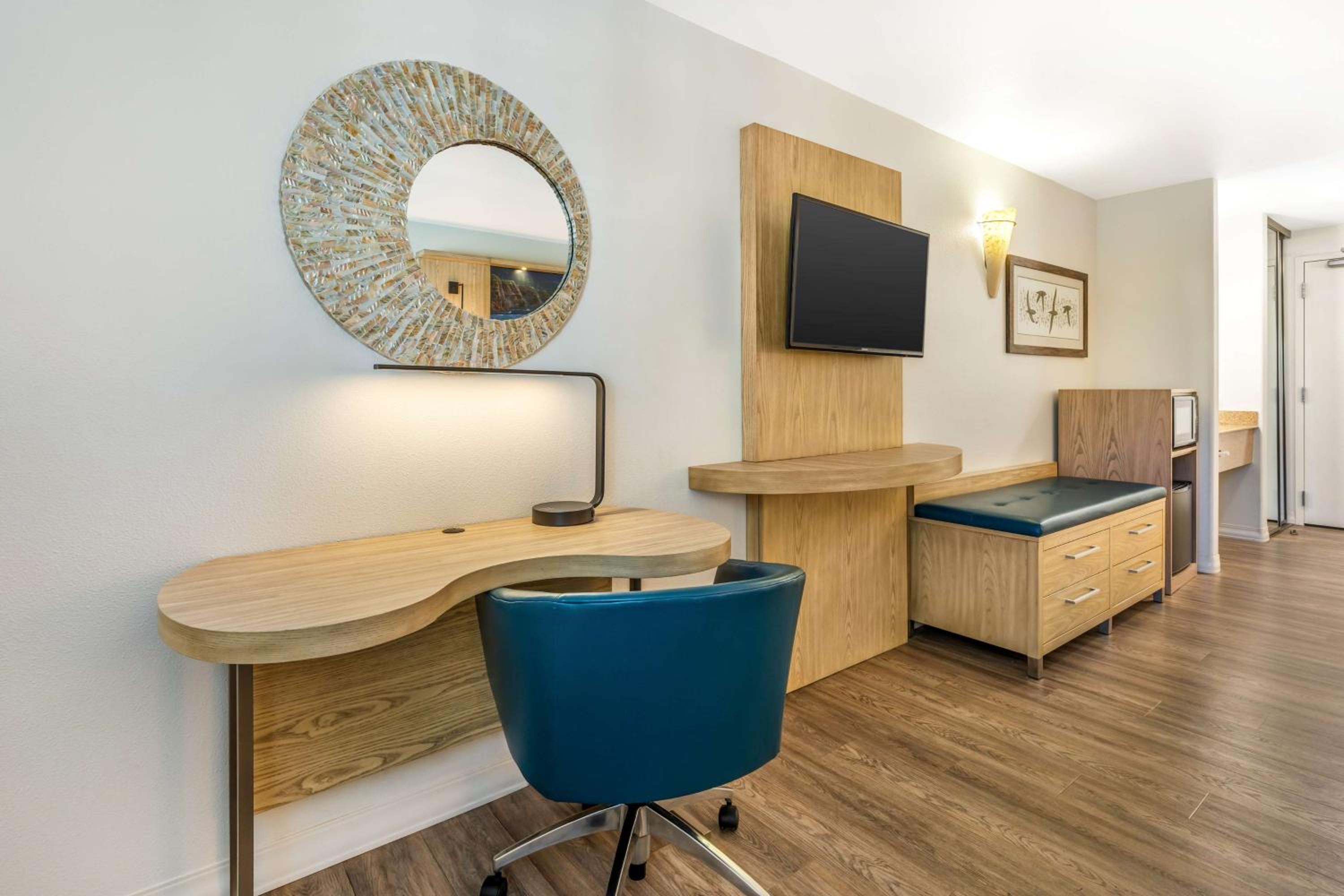 Junior Suite - Partially Separated Sitting Area, Fireplace & Sofa Bed - Photo 8