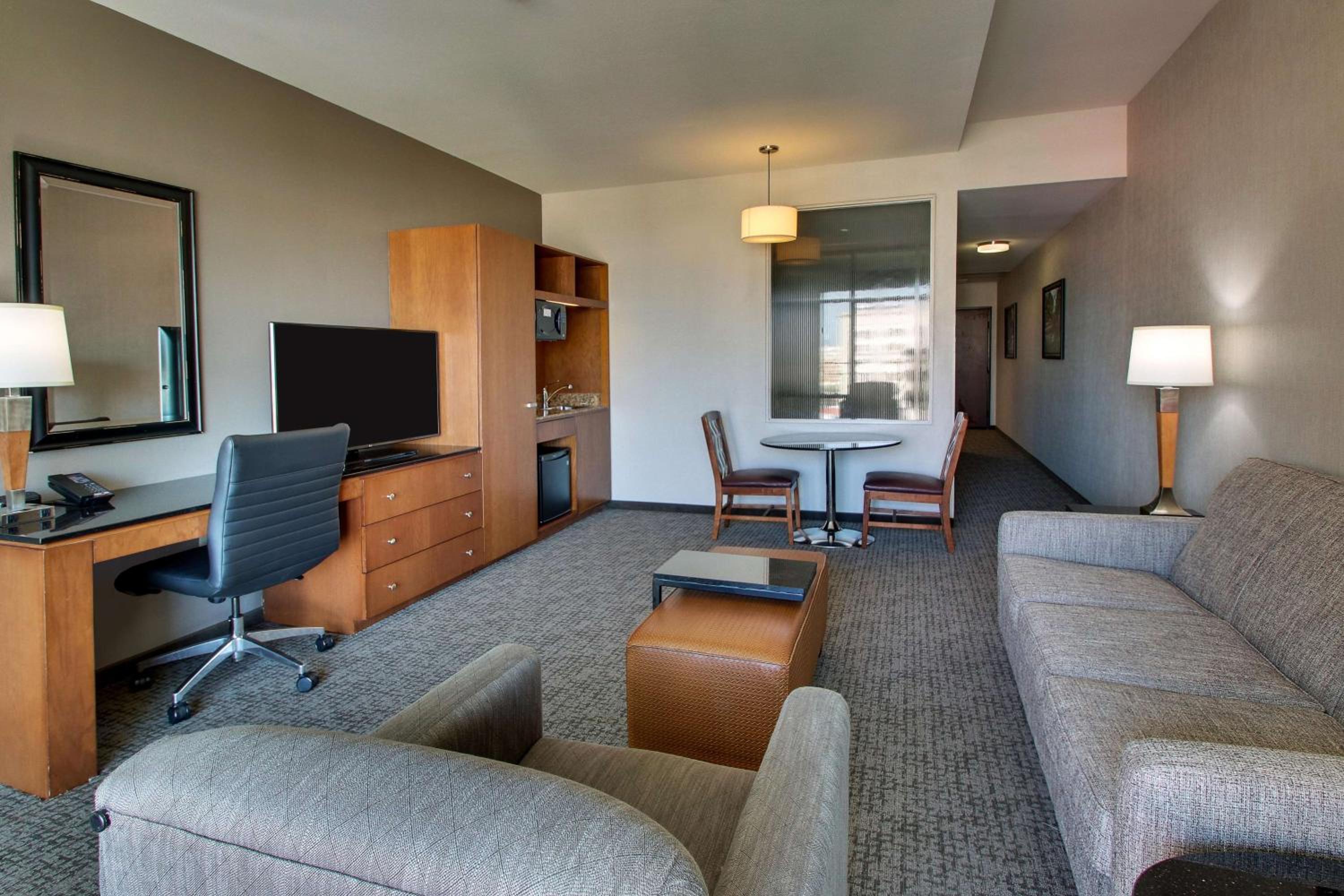 King Suite with Balcony photo 2