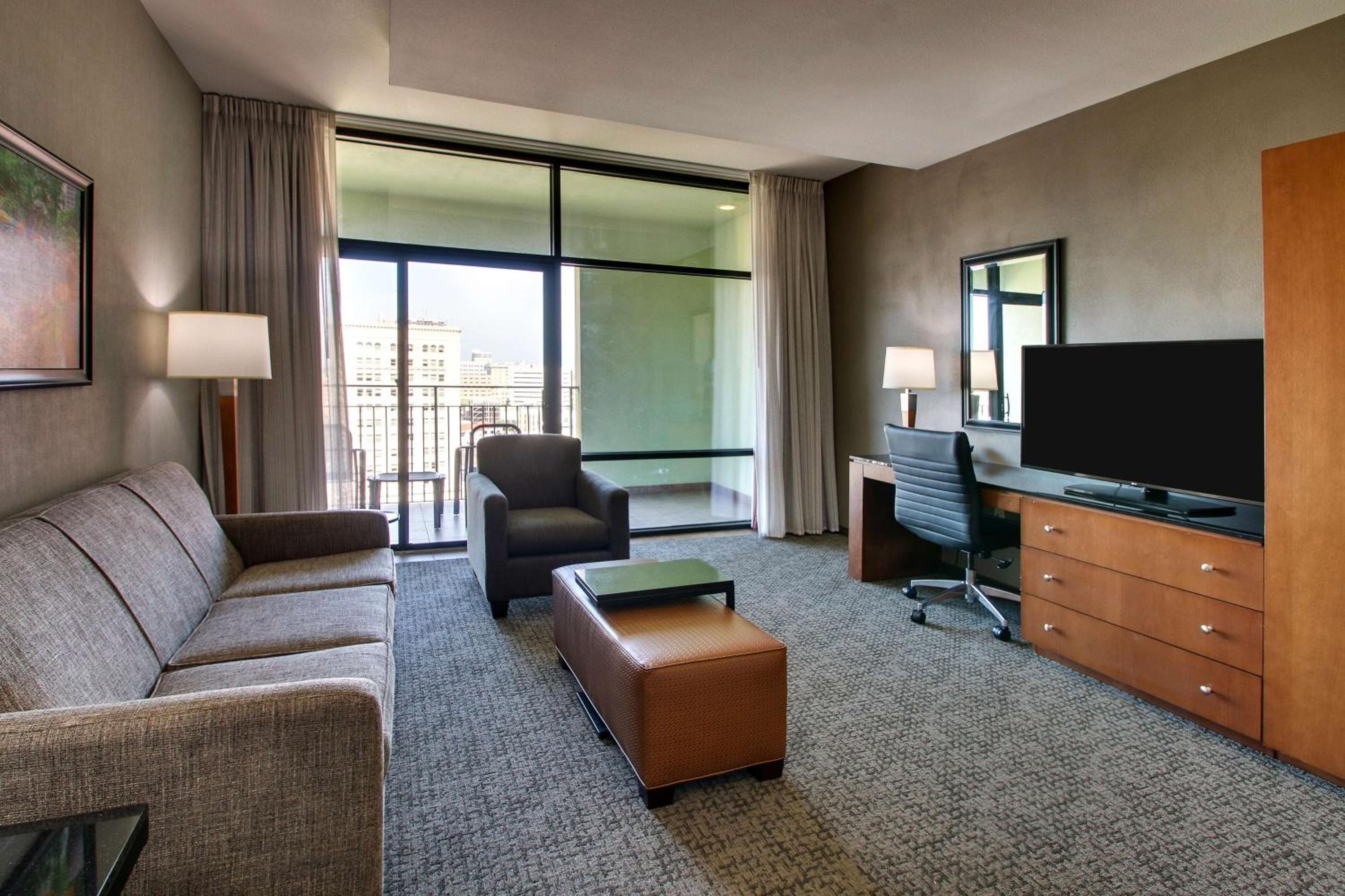 King Suite with Balcony photo 1
