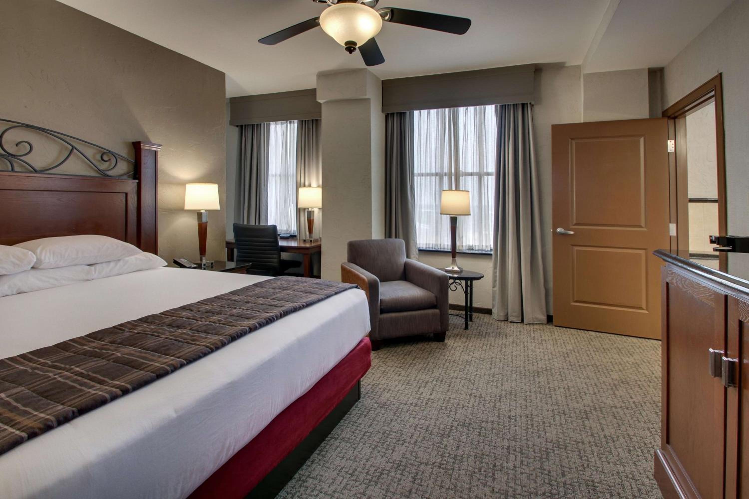 Deluxe King Room - Photo 1