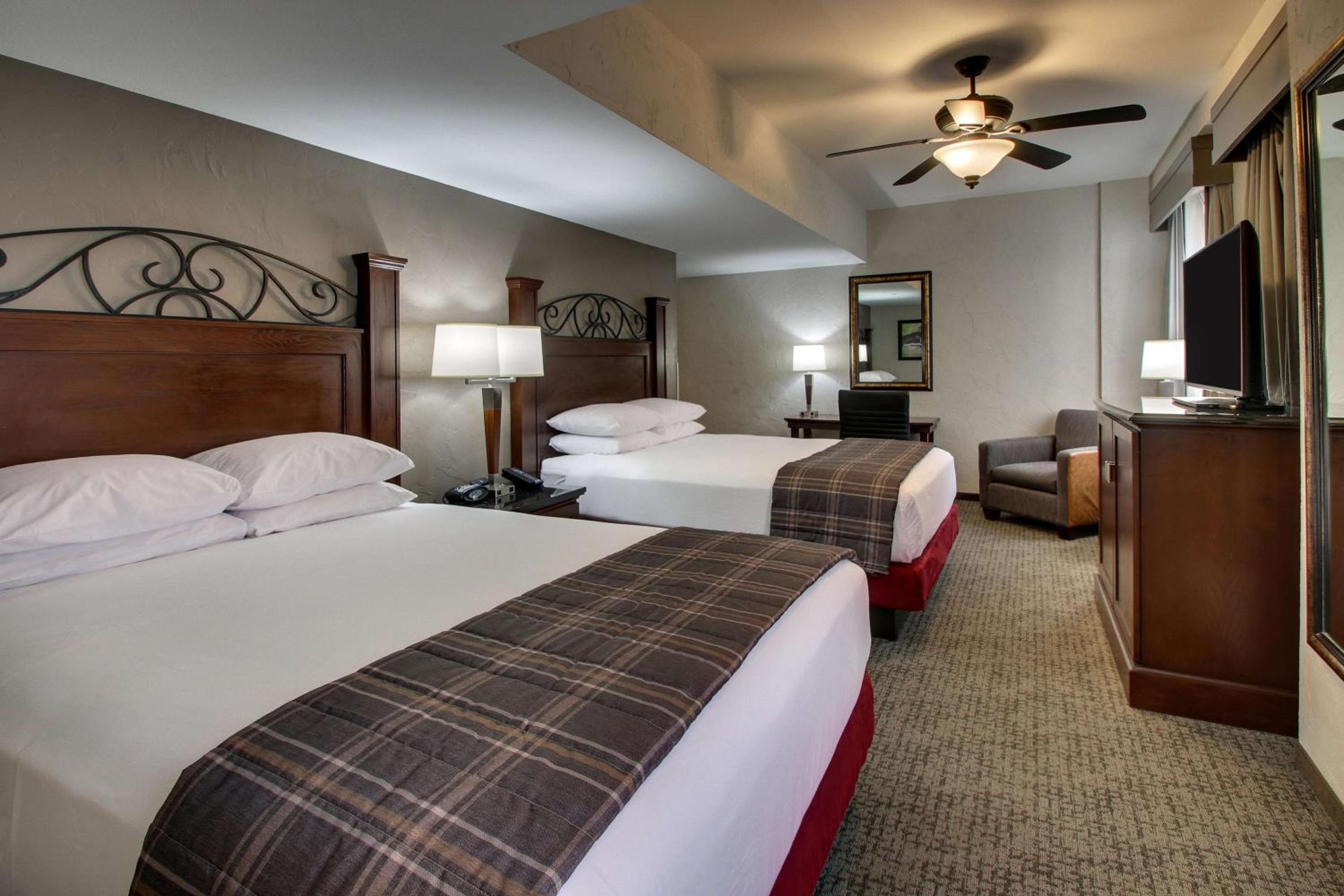 Deluxe Queen Room with Two Queen Beds - Accessible, Roll-in Shower - Photo 2
